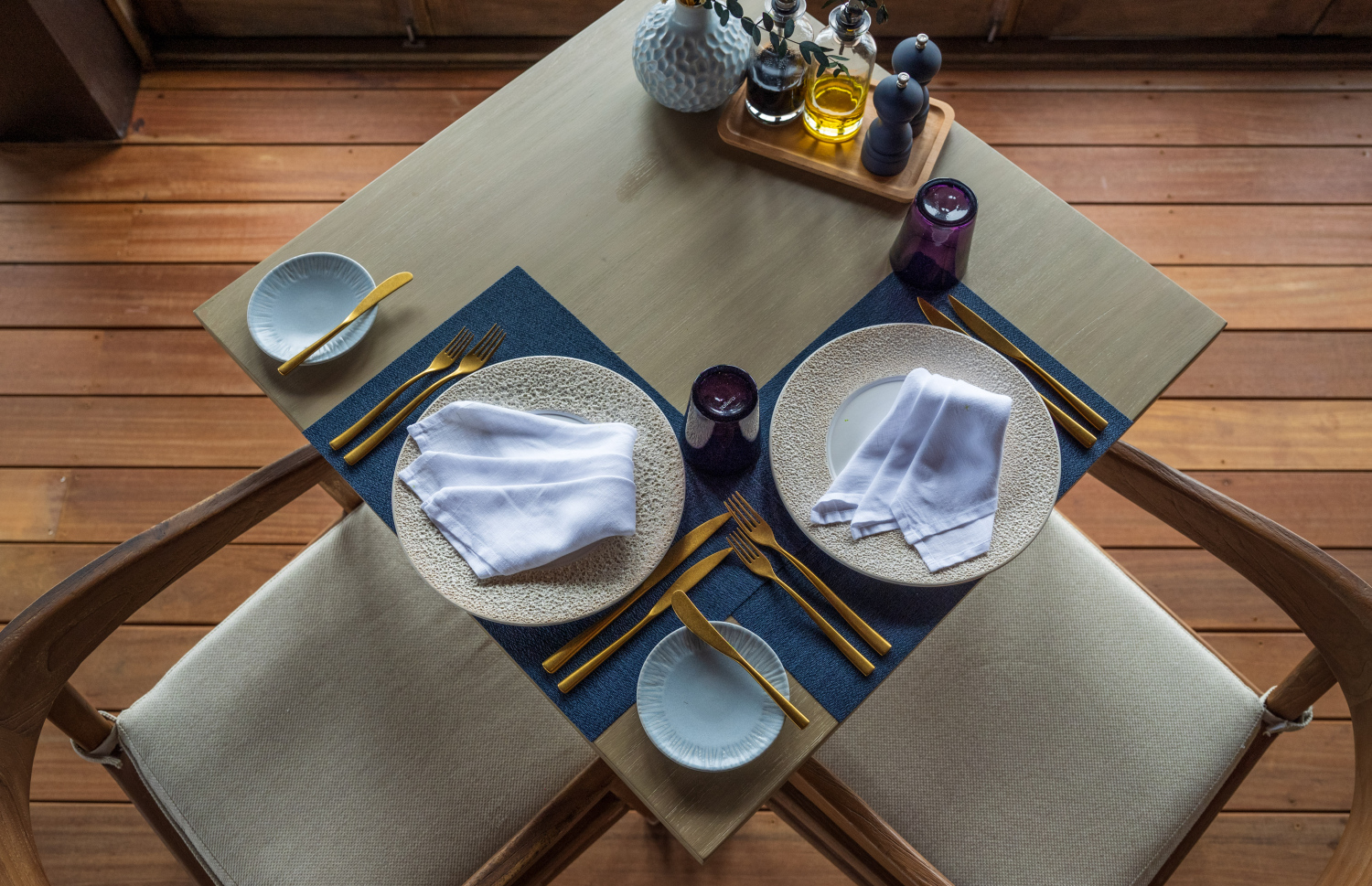 މިއަދު ހުޅުވި ކްރައުން އެންޑް ޗަމްޕާ ރިޒޯޓްސްގެ 11 ވަނަ ރިސޯޓު ނަލަ މޯލްޑިވްސް: މި ރިސޯޓުގައި ތިން ރެސްޓޯރަންޓު ހުންނާނެ. އެއީ އިންޓަނޭޝަނަލް ބުފޭ ރެސްޓޯރަންޓަކާއި ގްރީކްގެ ކެއުންތަކަށް ހާއްސަ ރެސްޓޯރަންޓަކާއި އޭޝިއަން ކެއުންތަކަށް ހާއްސަ ރެސްޓޯރަންޓެއް.---ފޮޓޯ: ނިޝާން އަލީ| މިހާރު