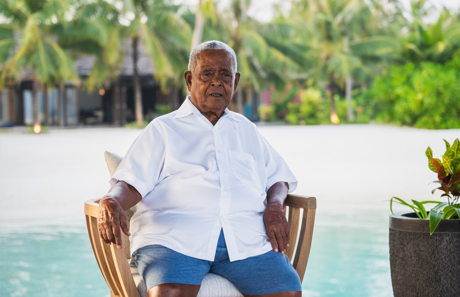 މިއަދު ހުޅުވި ކްރައުން އެންޑް ޗަމްޕާ ރިޒޯޓްސްގެ 11 ވަނަ ރިސޯޓު "ނަލަ މޯލްޑިވްސް" ހުޅުވުމުގެ ރަސްމިއްޔާތުގައި ޗަމްޕާ ގްރޫޕްގެ ޗެއާމަން މުހައްމަދު މޫސާ (އުއްޗު) ބައިވެރިވެވޑައިގަންނަވަނީ.---ފޮޓޯ: ނިޝާން އަލީ| މިހާރު