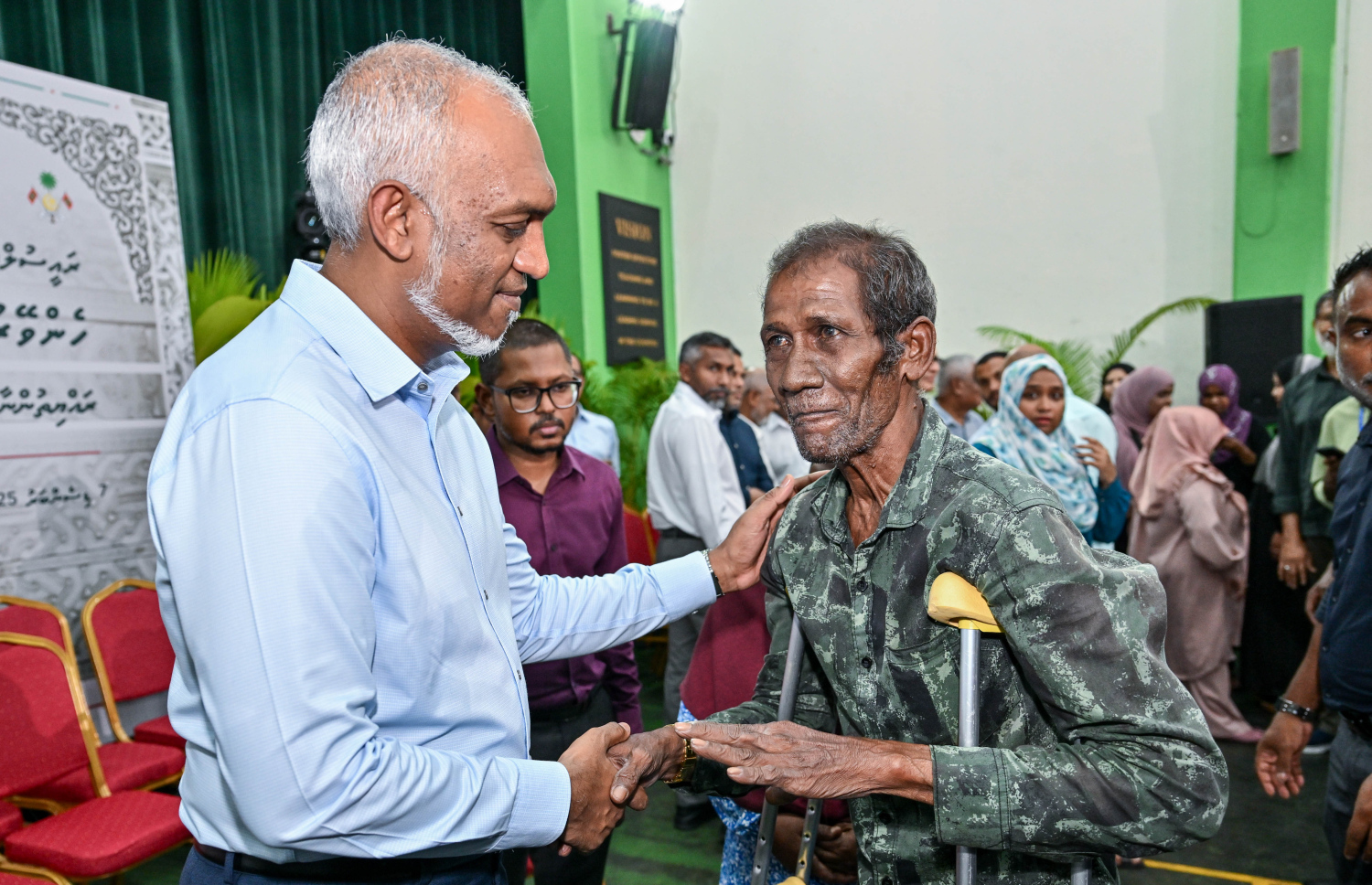 ހެންވޭރުގެ ރައްޔިތުންނާ ރައީސް ބައްދަލު ކުރެއްވުން