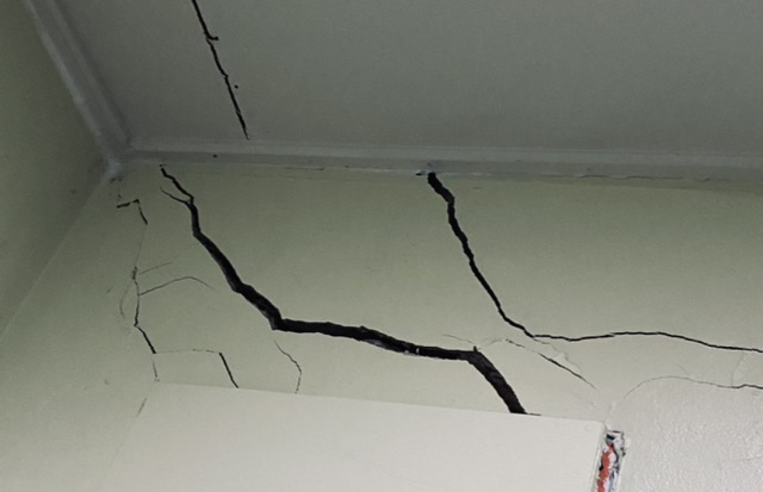 މ. ކަނޑުފުށި ނަމަަކަށް ކިޔާ ގެ އާރުސީސީން އިމާރާތްކުރި އިރު އެ ގެެއާ ޖެހިގެން ހުރި މ. ފެހިއައްސޭރި އަށް ގެއްލުން ވެފައި: އާރުސީސީން ބުނީ ބަދަލު ދޭންޖެހޭ އަގަށް ވެސް ދެ ފަރާތުން އެއްބަސްވި ކަމަށް.