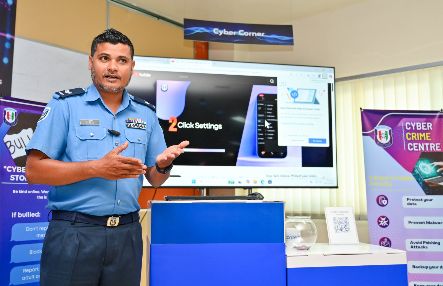 ސައިބަ ކޯނާގެ ފަރާތުން، އަހުމަދު އަލީ މައުލޫމާތު ދެއްވަނީ.-- ފޮޓޯ: ފަޔާޒު މޫސާ/ މިހާރު