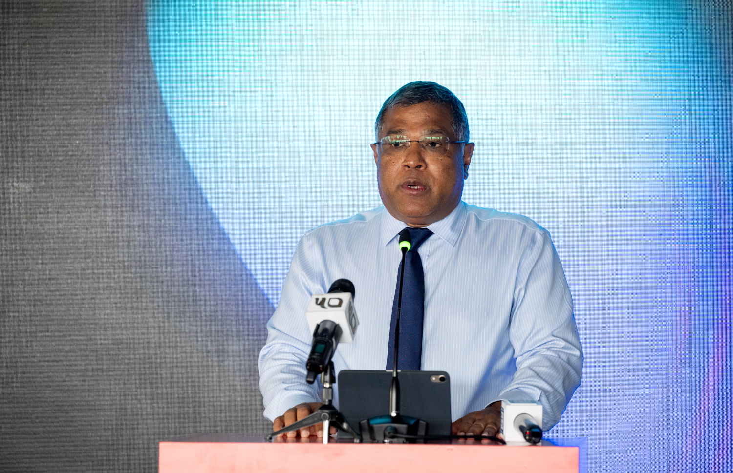 މިއަދު ބޭއްވި ރަސްމިއްޔާތުގައި ބޭންކުގެ ސީއީއޯ އަދި މެނޭޖިން ޑިރެކްޓަރު ޝަރީފް ވާހަކަ ދައްކަވަނީ.--- ފޮޓޯ: ނިޝާން އަލީ | މިހާރު