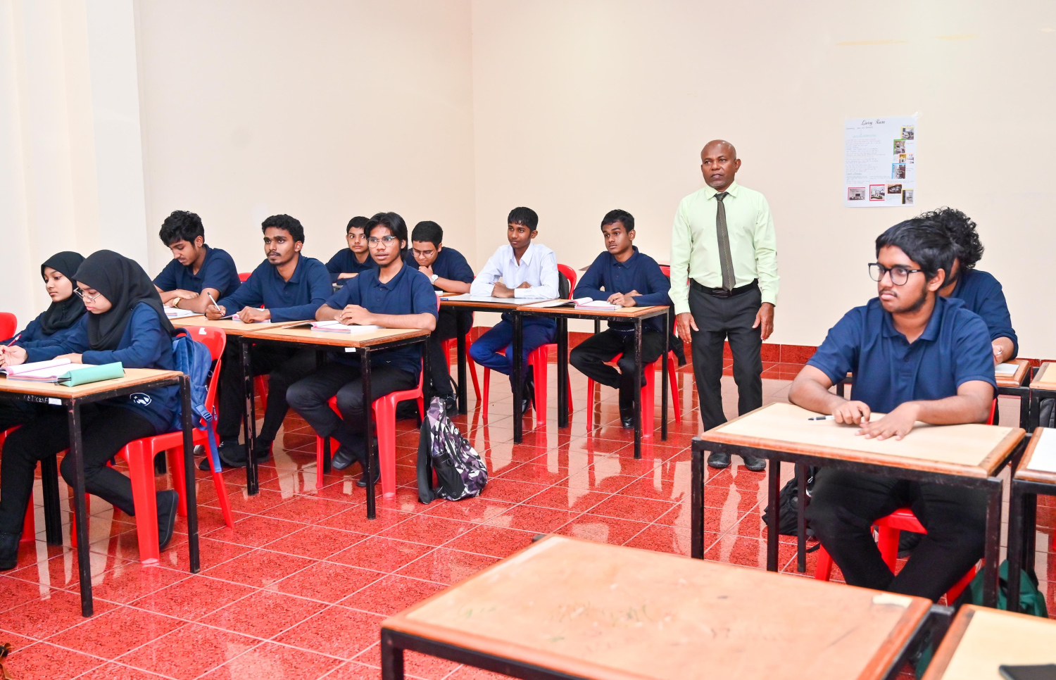 ވޮކޭޝަނަލް ހައި ސްކޫލުގެ ކުދިންތަކެއް ސްކޫލުގައި.-- ފޮޓޯ: ފަޔާޒު މޫސާ/ މިހާރު