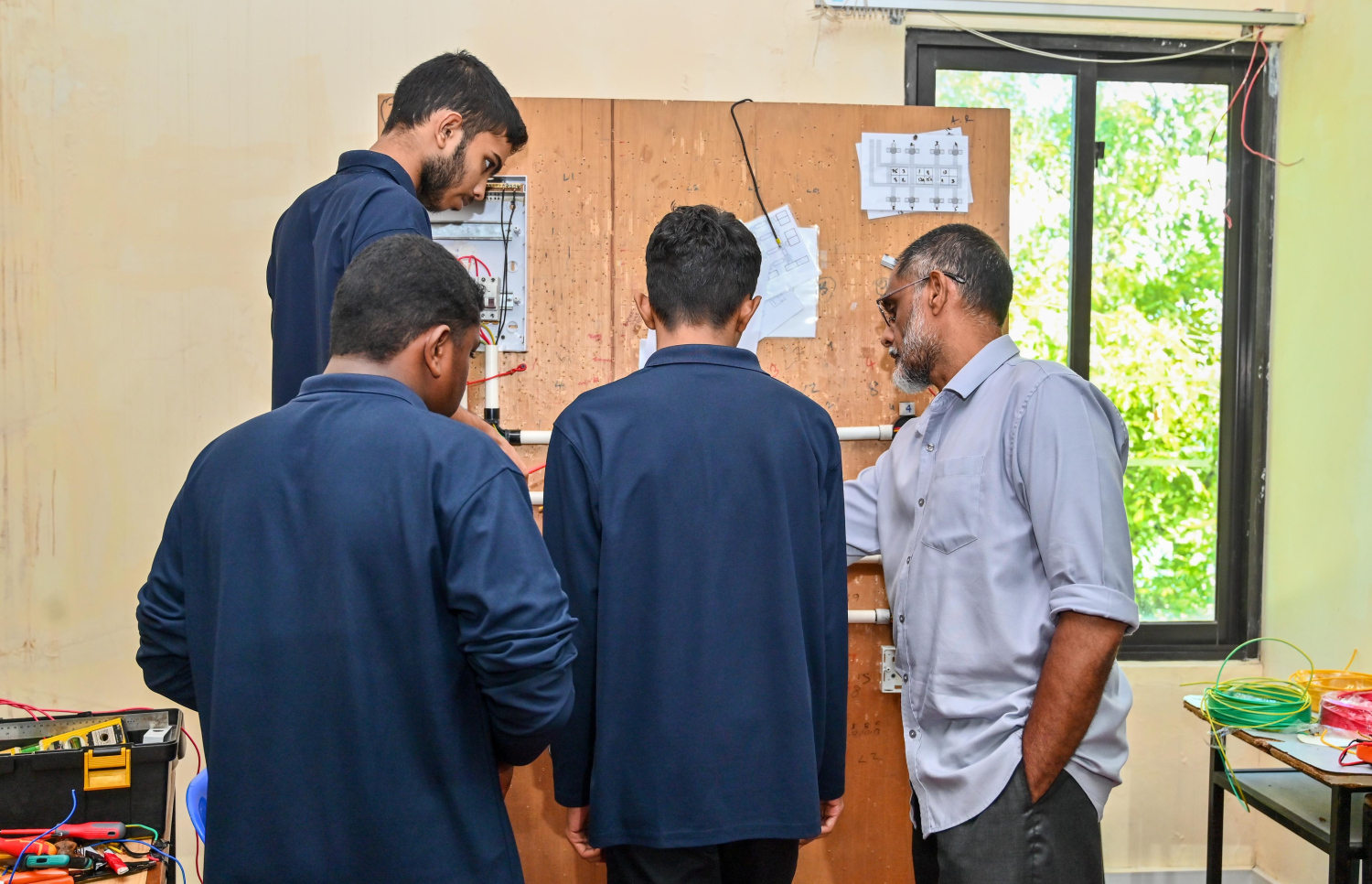 ވޮކޭޝަނަލް ހައި ސްކޫލުގެ ކުދިންތަކެއް ސްކޫލުގައި.-- ފޮޓޯ: ފަޔާޒު މޫސާ/ މިހާރު