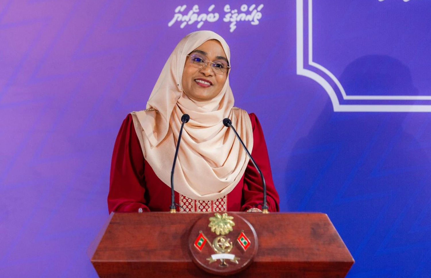 މިއަދު އޮތް ރަސްމިއްޔާތުގައި ފަސްޓް ލޭޑީ ވާހަކަ ދައްކަވަނީ.