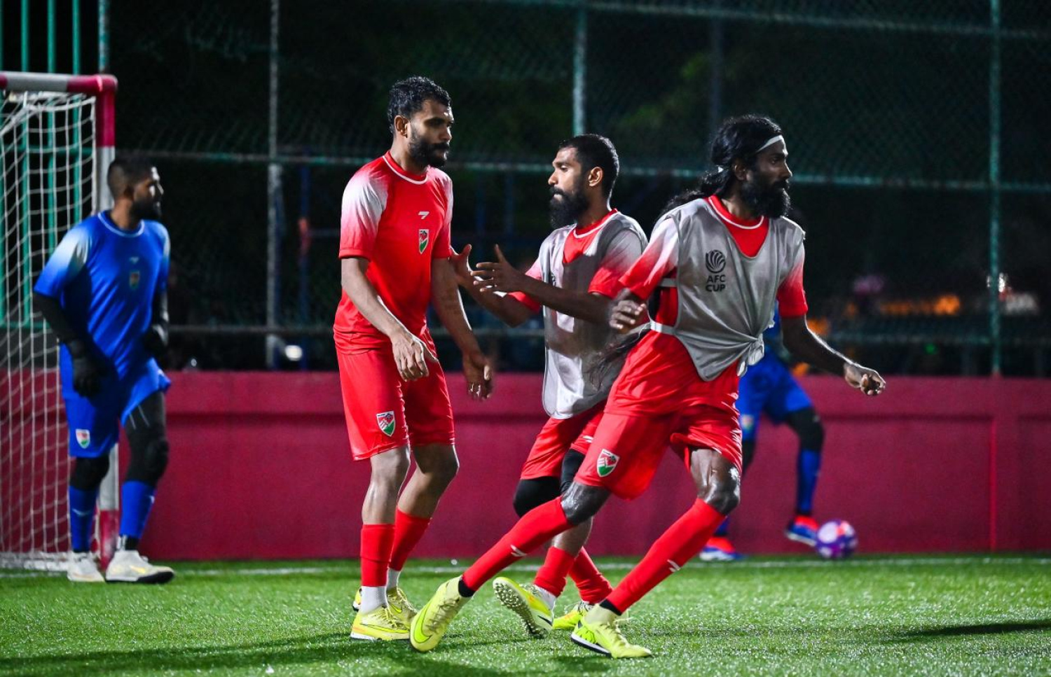 ގައުމީ ފުޓްސަލް ޓީމުގެ ކުޅުންތެރިން ޕްތެކްޓިހުގައި: މިވަގުތު އޮތް 25 ކުޅުންތެރިންގެ ސްކޮޑު 14 ކުޅުންތެރިންނަށް އަދަދު ދަށް ކުރާނެ --- ފޮޓޯ: ފަޔާޒު މޫސާ | މިހާރު