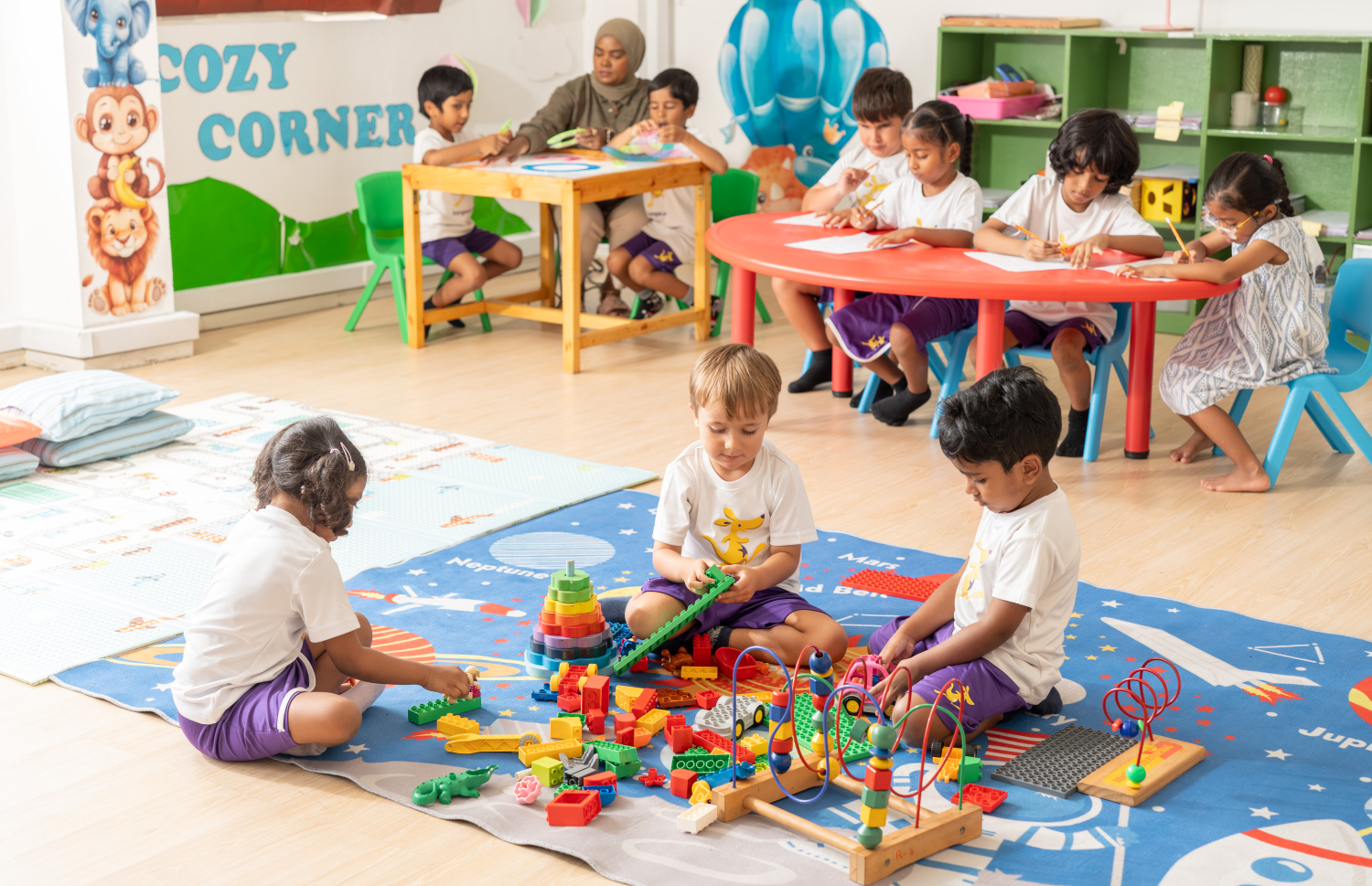 ދަރިވަރުންތަކެއް ކެންގަރޫ ކިޑްސްގެ ކްލާސް ރޫމެއްގައި