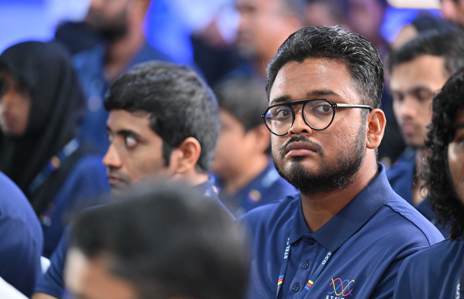 ނުކުޅެދުންތެރިކަން ހުންނަ އިތުރު 30 މީހަކަށް ސްޓެލްކޯ އިން ވަޒީފާ ހަމަޖެއްސިކަމުގެ ލިޔުން ހަވާލު ކުރުމަށް ބޭއްވި ރަސްމިއްޔާތަށް ދިޔަ ބައެއް މީހުން.---ފޮޓޯ: ރައީސް އޮފީސް