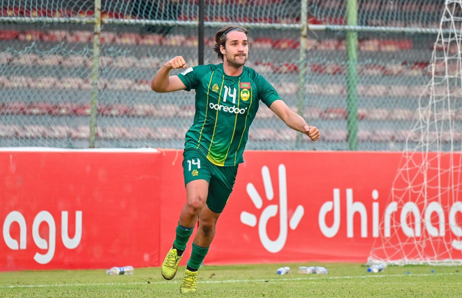 މާޒިޔާގެ ފޯވާޑް މެންޑީގުއިޗިއާ މިއަދު ޖެހި ދެ ލަނޑާ އެކު އޭނާ ވަނީ ލީގުގައި 11 ލަނޑު ޖަހައިފަ --- ފޮޓޯ: ފަޔާޒު މޫސާ | މިހާރު