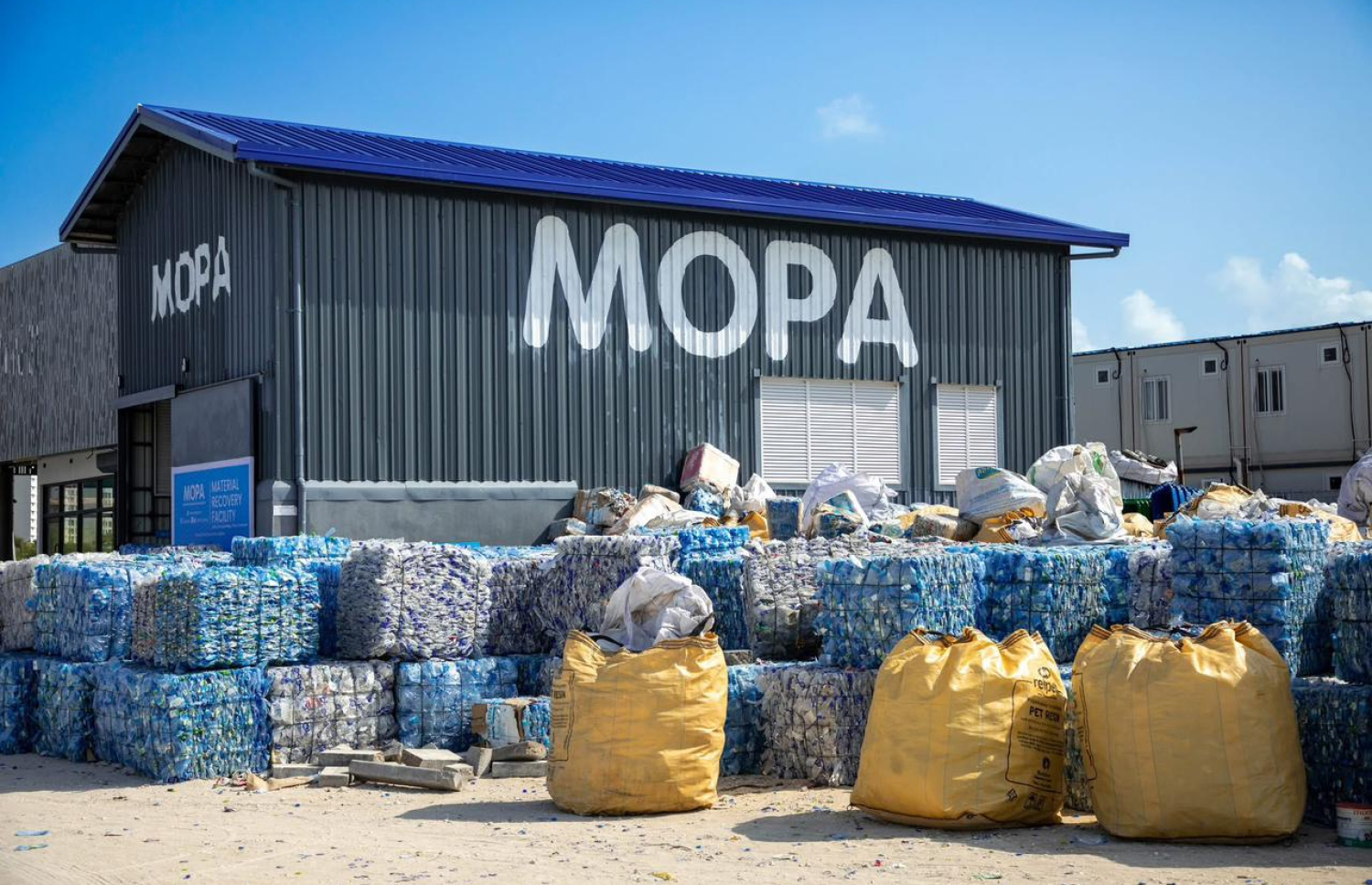 "ބީއެމްއެލް އީއެންވީ ޕީއޯއެސް" ދަރޯލް އޮފް ސްމޯލް ގްރާންޓްސް ފެސިލިޓީސް ސްޓްރެންތެނިން ކްލައިމެޓް ރެސިލިއަންސް" ނަމުގައި ބޭއްވި ޕެނަލް ޑިސްކަޝަނުގެ ތެރެއިން--- ފޮޓޯ: ބީއެމްއެލް