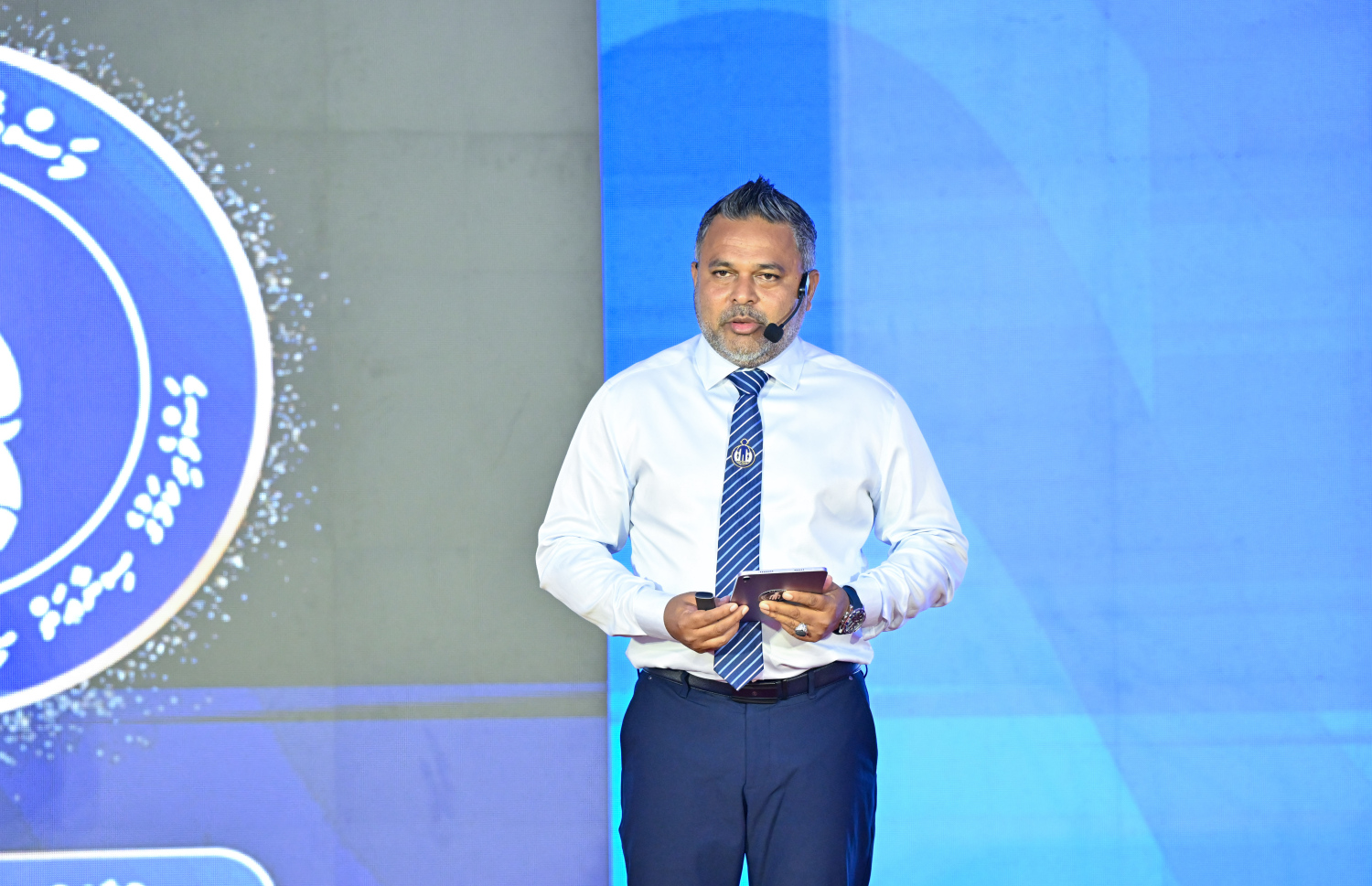 ފިޝަރީޒް މިނިސްޓަރު އަހުމަދު ޝިޔާމް ރަސްމިއްޔާތެއްގައި ވާހަކަދައްކަވަނީ. ފޮޓޯ: ރައީސް އޮފީސް