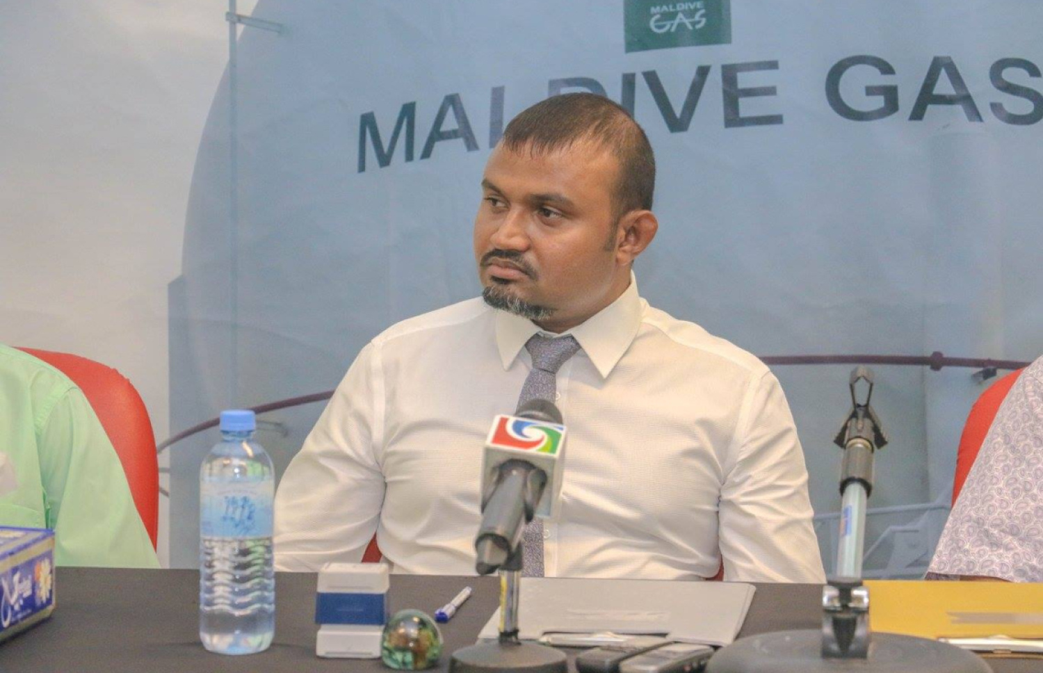 މޯލްޑިވް ގޭސްގެ ކުރީގެ އެމްޑީ މައުމޫން: ރިޝްވަތުގެ ދެ ދައުވާއެއް ސާބިތުވެ، އޭނާ ހުރީ 12 އަހަރަށް ޖަލަށްލާފައި.