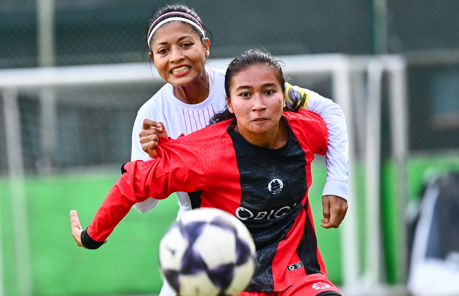 އޮޑި އާއި ވިކްޓަރީ ކުޅުނު މެޗުގެ ތެރެއިން --- ފޮޓޯ: ފަޔާޒު މޫސާ | މިހާރު