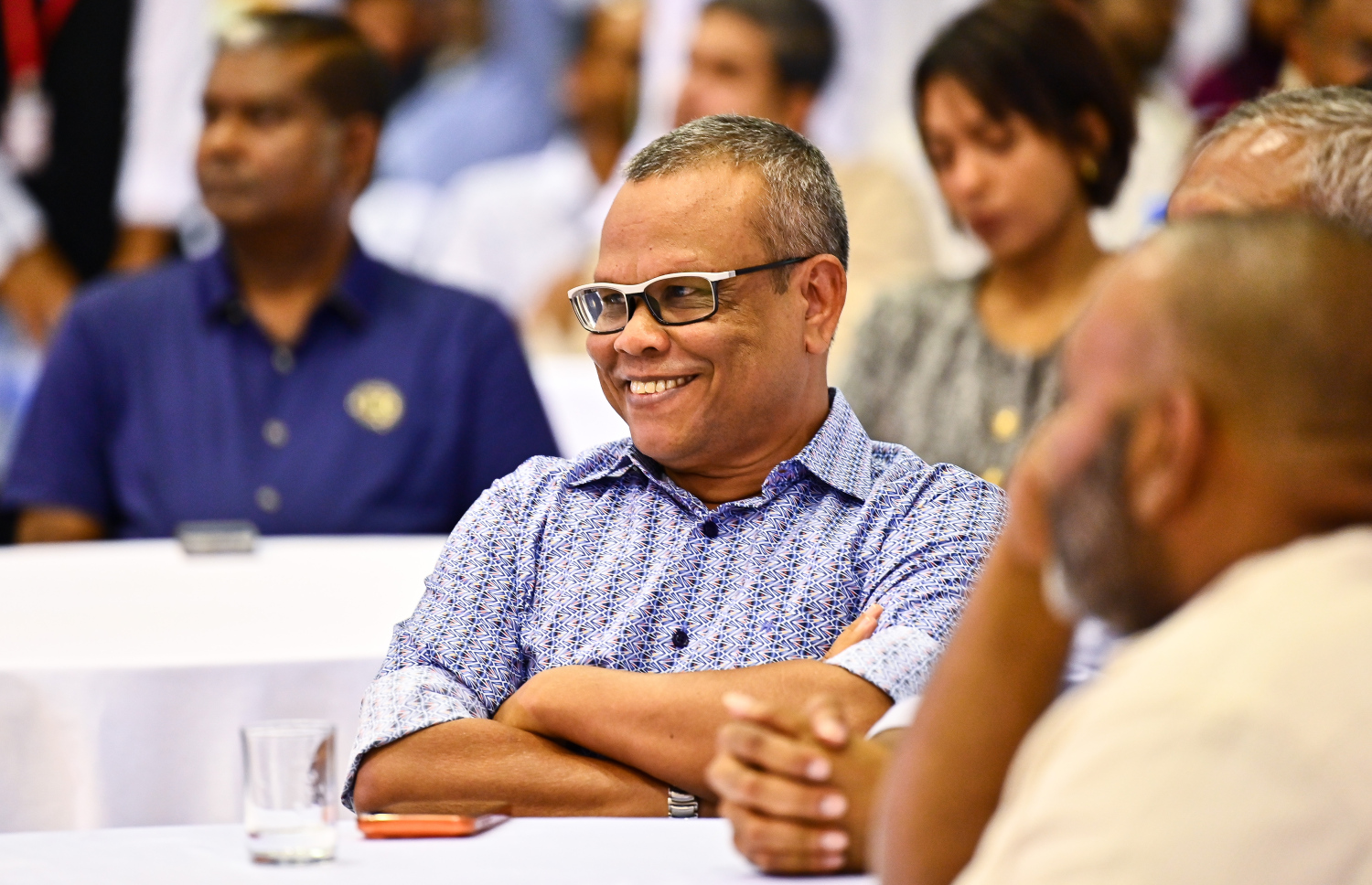 ރައީސް މުއިއްޒު ކުދި އަދި މެދުފަންތީގެ ވިޔަފާރިވެރިންނާ ބައްދަލުކުރެއްވުމަށް ބޭއްވި ޖަލްސާގައި ބައެއް ވިޔަފާރިވެރިން ބައިވެރިވަނީ -- ފޮޓޯ: ފަޔާޒު މޫސާ | މިހާރު