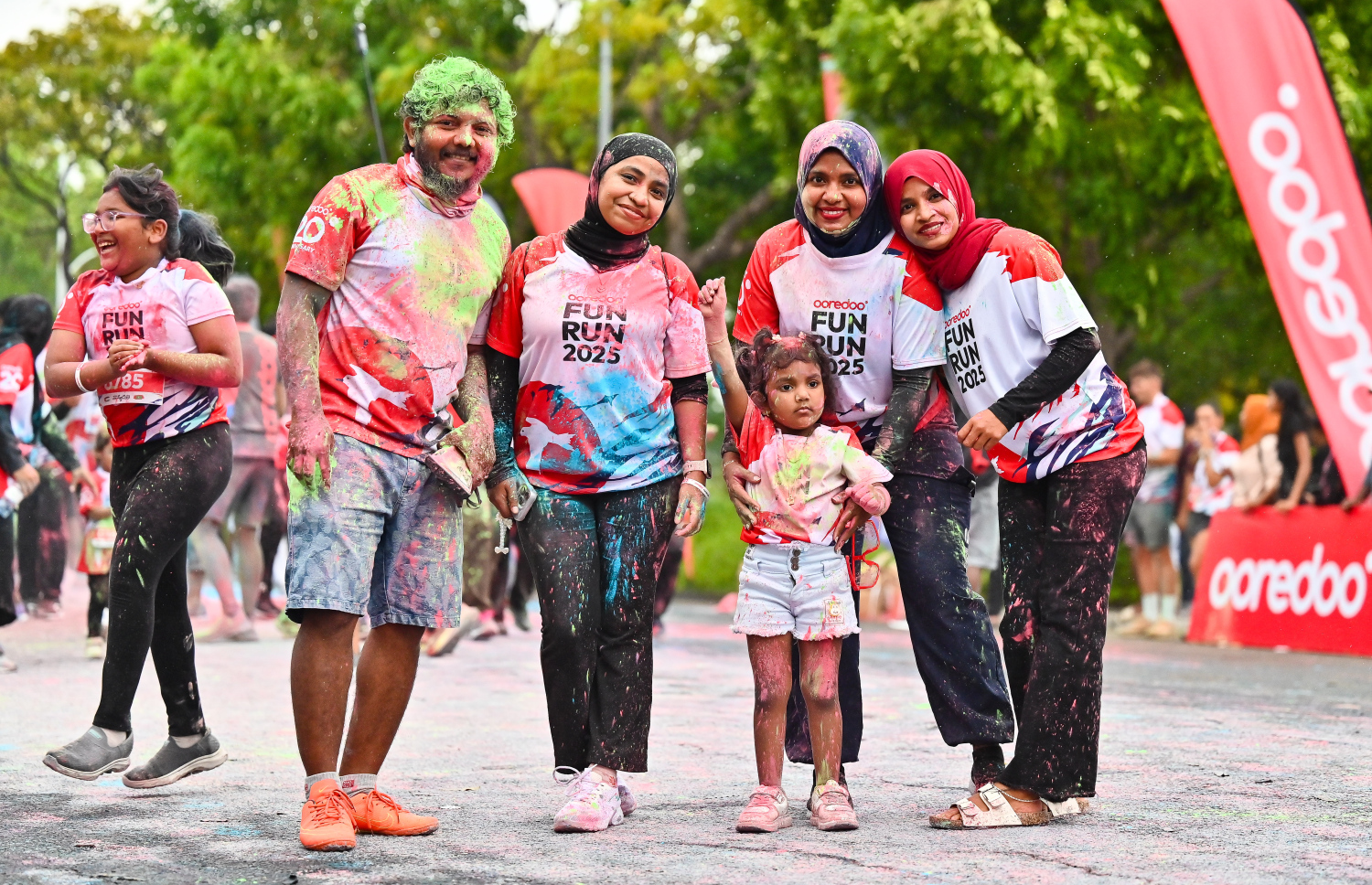 ހުޅުމާލޭގައި މިއަދު ހަވީރު ބޭއްވި އުރީދޫ ފަން ރަންގެ ބައިވެރިންތަކެއް ފޮޓޯއަކަށް ތައްޔާރުވެގެން.--- ފޮޓޯ: ފަޔާޒު މޫސާ | މިހާރު