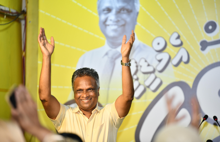 ދަތުރުފަތުރުގެ ގާނޫނަށް ގެނައި ބަދަލުން ބޮޑު ގެއްލުމެއް ލިބޭނެ: އާޒިމް