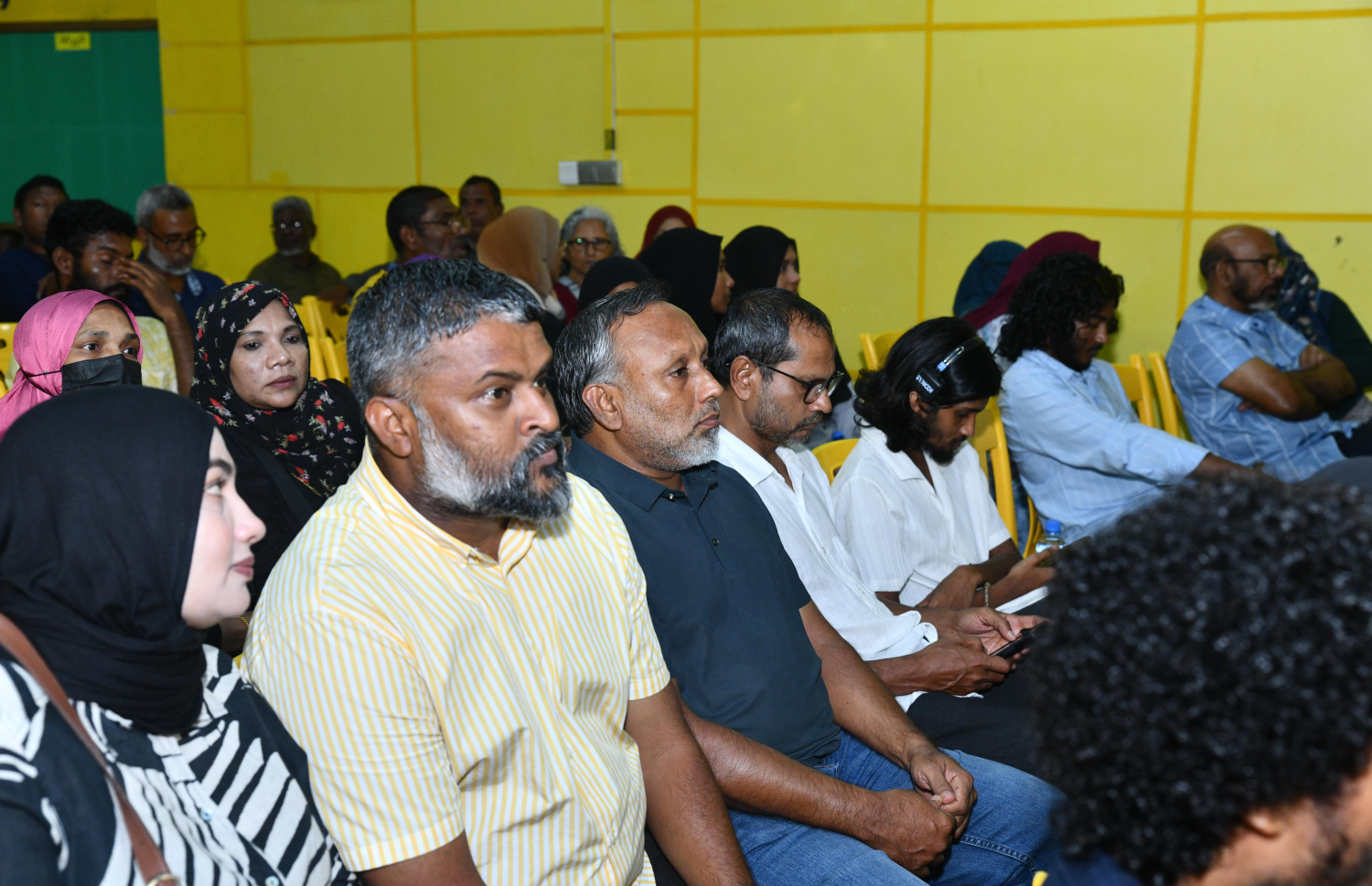 މާލޭގެ މޭޔަރު އާދަމް އާޒިމްގެ ކެމްޕެއިން ޖަލްސާ އަށް ރޭ ދިޔަ އެމްޑީޕީގެ ބައެއް މެމްބަރުން.---ފޮޓޯ: އެމްޑީޕީ