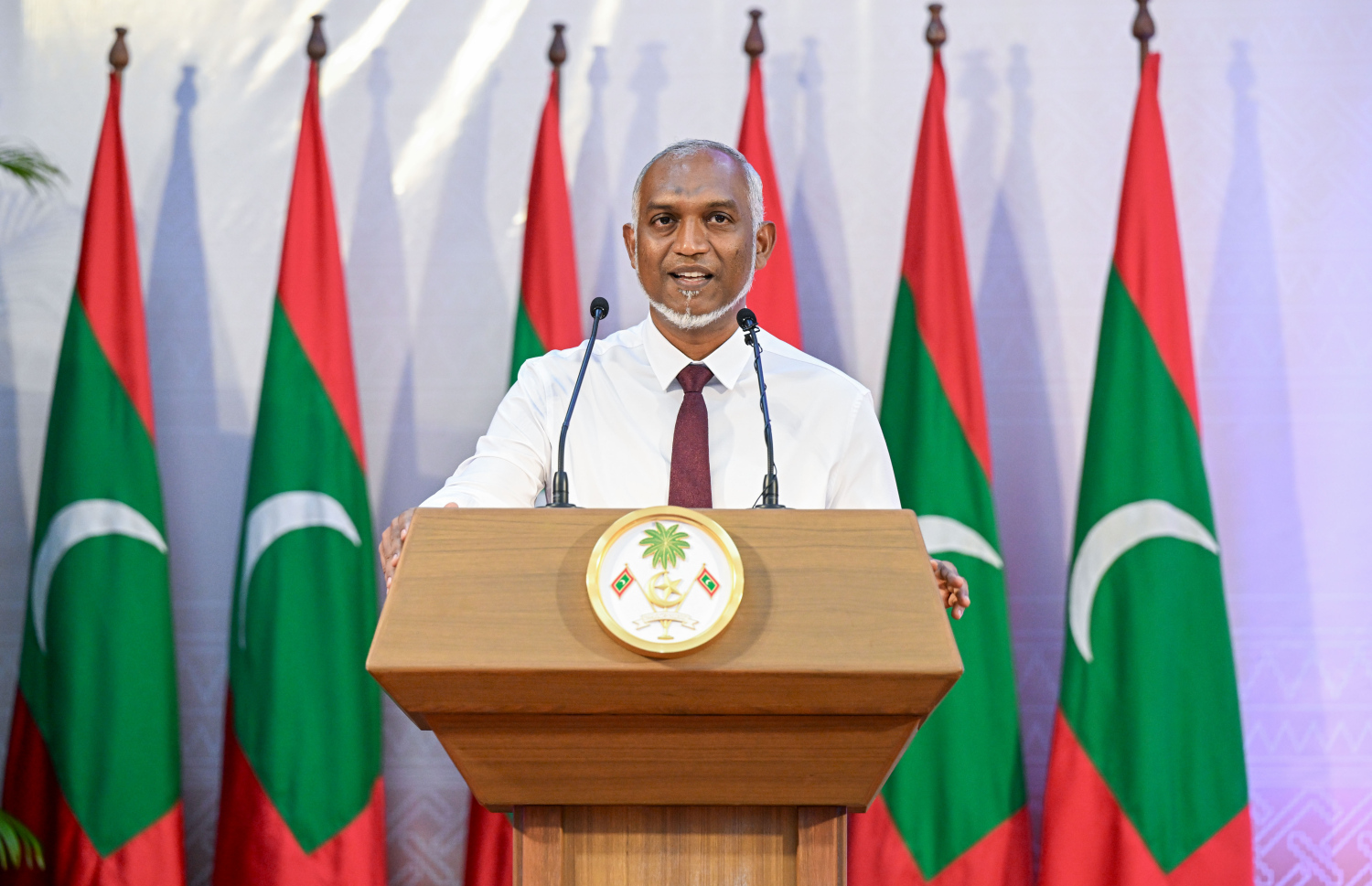 ގައުމީ އަދަބީ މުބާރާތްތަކާއި އަތުލިޔުމުގެ މުބާރާތުގެ ނަތީޖާ ފާޅުކުރުމަށް ބޭއްވި ރަސްމިއްޔާތުގައި ރައީސް ޑރ. މުހައްމަދު މުއިއްޒު ވާހަކަފުޅު ދައްކަވަނީ --- ފޮޓޯ/ރައީސް އޮފީސް