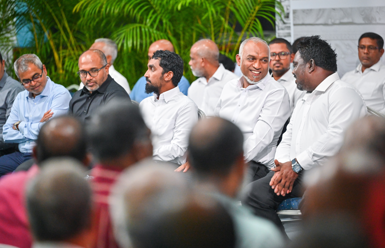 ހުޅުމާލޭ ފުރަތަމަ ފިޔަވަހީގެ ރައްޔިތުންނާ ބައްދަލުކުރެއްވުމަށް ބޭއްވި ބައްދަލުވުމުގައި ރައީސް ޑރ. މުހައްމަދު މުއިއްޒު ބައިވެރިވެ ވަޑައިގަންނަވަނީ --- މިހާރު ފޮޓޯ/ފަޔާޒު މޫސާ