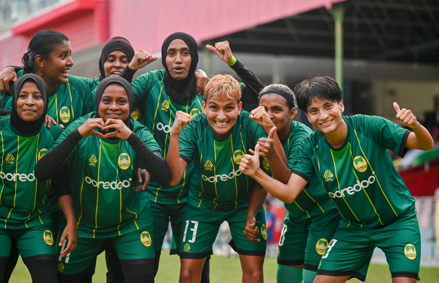 އަންހެން ފުޓްބޯޅަ ލީގުގެ ފަހު މެޗުގައި މާޒިޔާ އާއި އޮޑި ސްޕޯޓްސް ކްލަބު ބައްދަލުކުރި މެޗުގައި މާޒިޔާގެ ފުރަތަމަ ލަނޑު ޖެހުމަށް ފަހު އުފާފާޅުކުރަނީ.--- ފޮޓޯ: ފަޔާޒު މޫސާ | މިހާރު