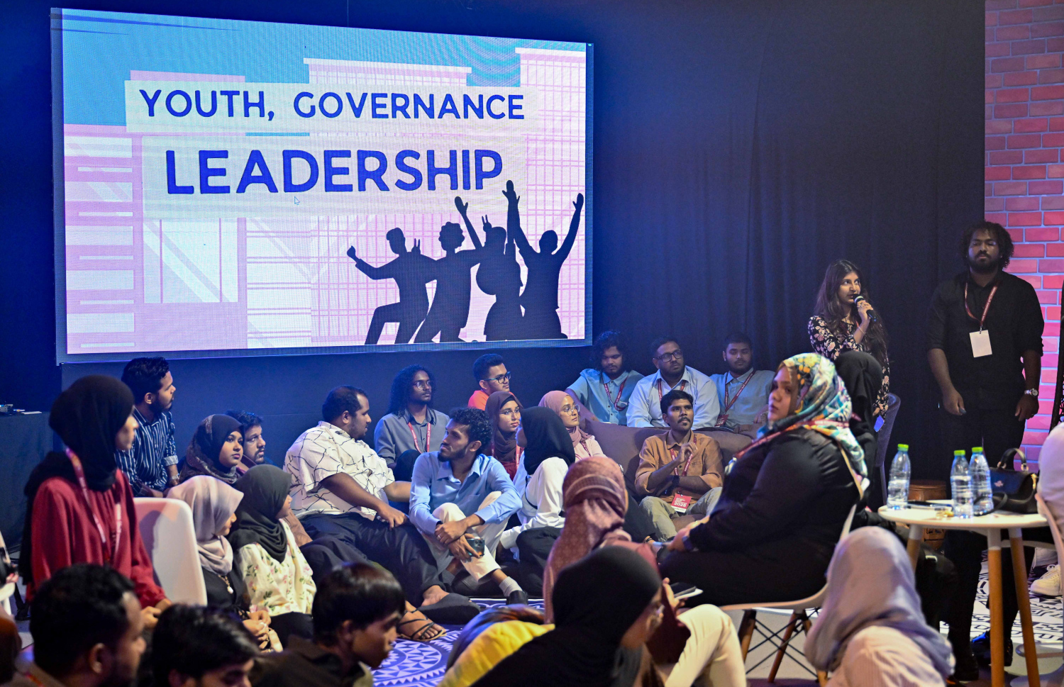 "ޔޫތު ކޮފީ ވިތު ޕްރެޒިޑެންޓް"ގެ ނަމުގައި ރޭ ކުރިޔަށް ގެންދިޔަ އިވެންޓުގައި ޒުވާނުން ބައިވެރިވަނީ --- ފޮޓޯ/ރައީސް އޮފީސް