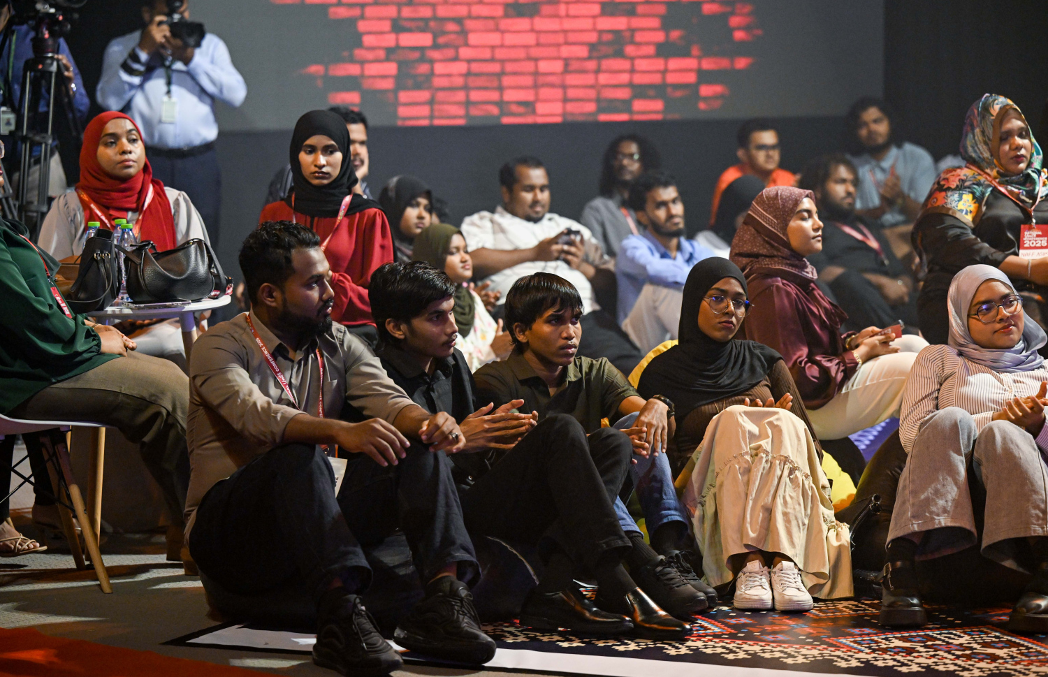 "ޔޫތު ކޮފީ ވިތު ޕްރެޒިޑެންޓް"ގެ ނަމުގައި ރޭ ކުރިޔަށް ގެންދިޔަ އިވެންޓުގައި ޒުވާނުން ބައިވެރިވަނީ --- ފޮޓޯ/ރައީސް އޮފީސް