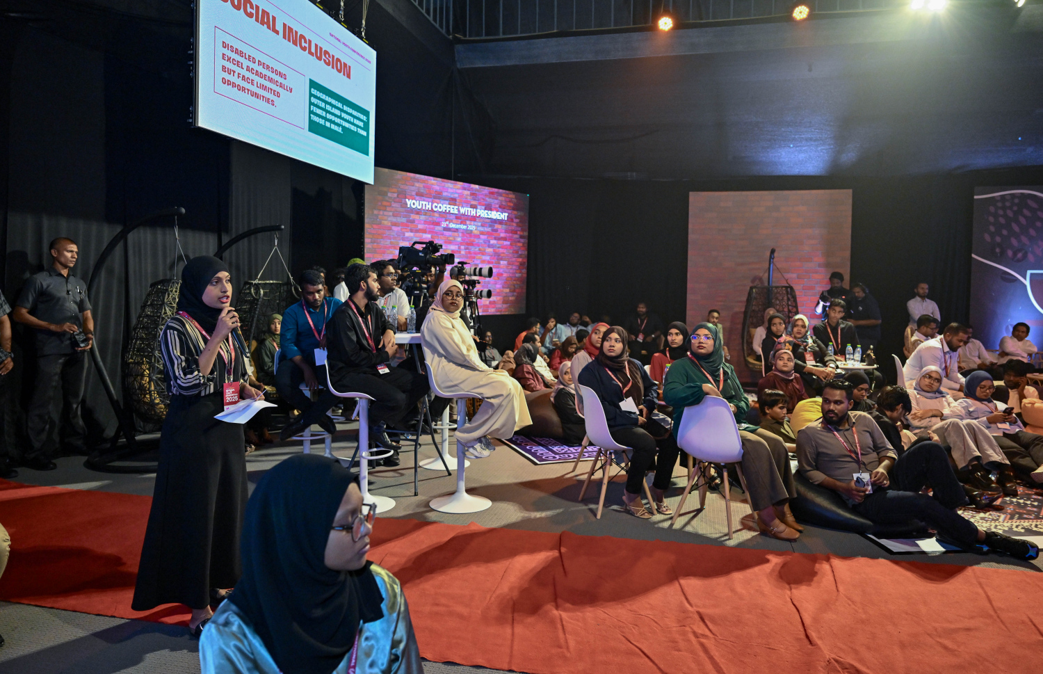 "ޔޫތު ކޮފީ ވިތު ޕްރެޒިޑެންޓް"ގެ ނަމުގައި ރޭ ކުރިޔަށް ގެންދިޔަ އިވެންޓުގައި ޒުވާނުން ބައިވެރިވަނީ --- ފޮޓޯ/ރައީސް އޮފީސް