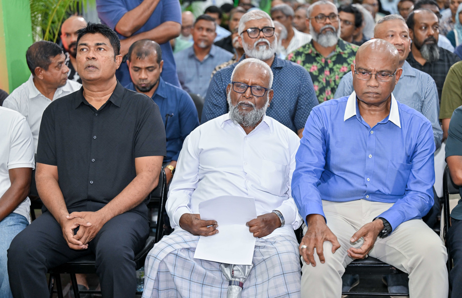 ހެންވޭރުގައި ދިރިއުޅޭ ރައްޔިތުންނާ ބައްދަލުކުރަން މި މަހުގެ 7 ވަނަ ދުވަހުގެ ރޭ ބޭއްވި ބައްދަލުވުމުގައި، އަބްދުއްލަތީފު (މ) ބައިވެރިވަނީ.-- ފޮޓޯ: ރައީސް އޮފީސް
