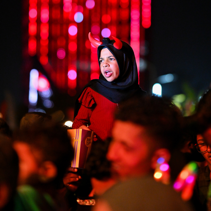 ރާއްޖެ އިން 2026 ވަނަ އަހަރަށް މަރުހަބާ ކިޔަން ހުޅުމާލޭ ސެންޓްރަލް ޕާކުގައި ބޭއްވި މިއުޒިކް ޝޯ ކުޑަކައްޖަކު ބަލަނީ.--- ފޮޓޯ؛ ފަޔާޒު މޫސާ | މިހާރު