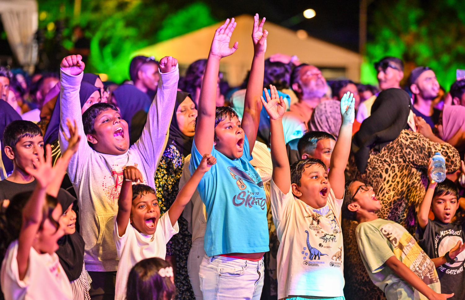 ރާއްޖެ އިން 2026 ވަނަ އަހަރަށް މަރުހަބާ ކިޔަން ހުޅުމާލޭ ސެންޓްރަލް ޕާކުގައި ބޭއްވި ހަރަކާތްތަކަށް ކުޑަކުދިންތަކެއް ތަރުހީބުދެނީ.---ފޮޓޯ: ފަޔާޒު މޫސާ| މިހާރު