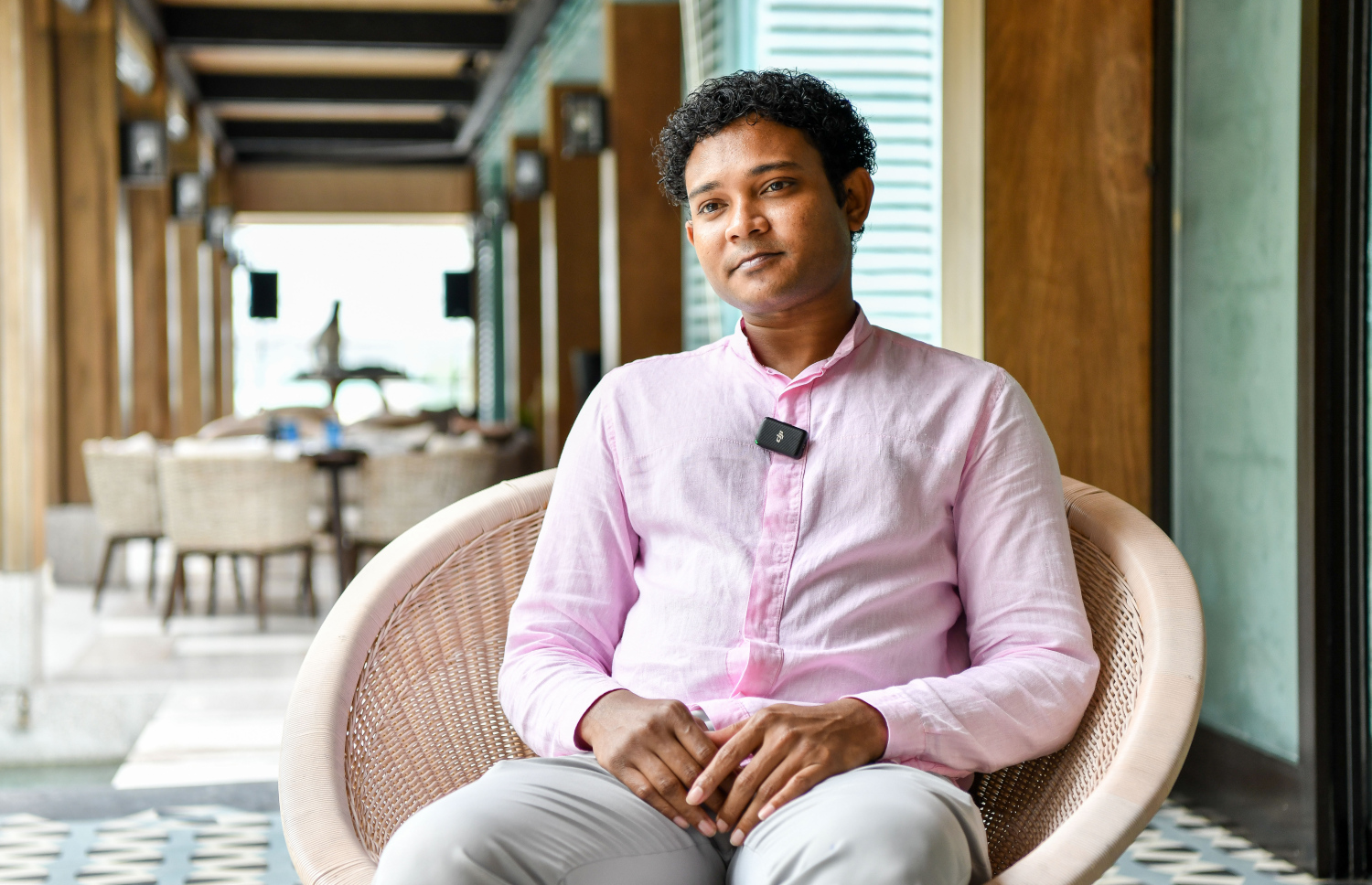 އާރިޝް "މިހާރު" ގެ ނޫސްވެރިންނާ އެކު.--- ފޮޓޯ: ފަޔާޒު މޫސާ| މިހާރު