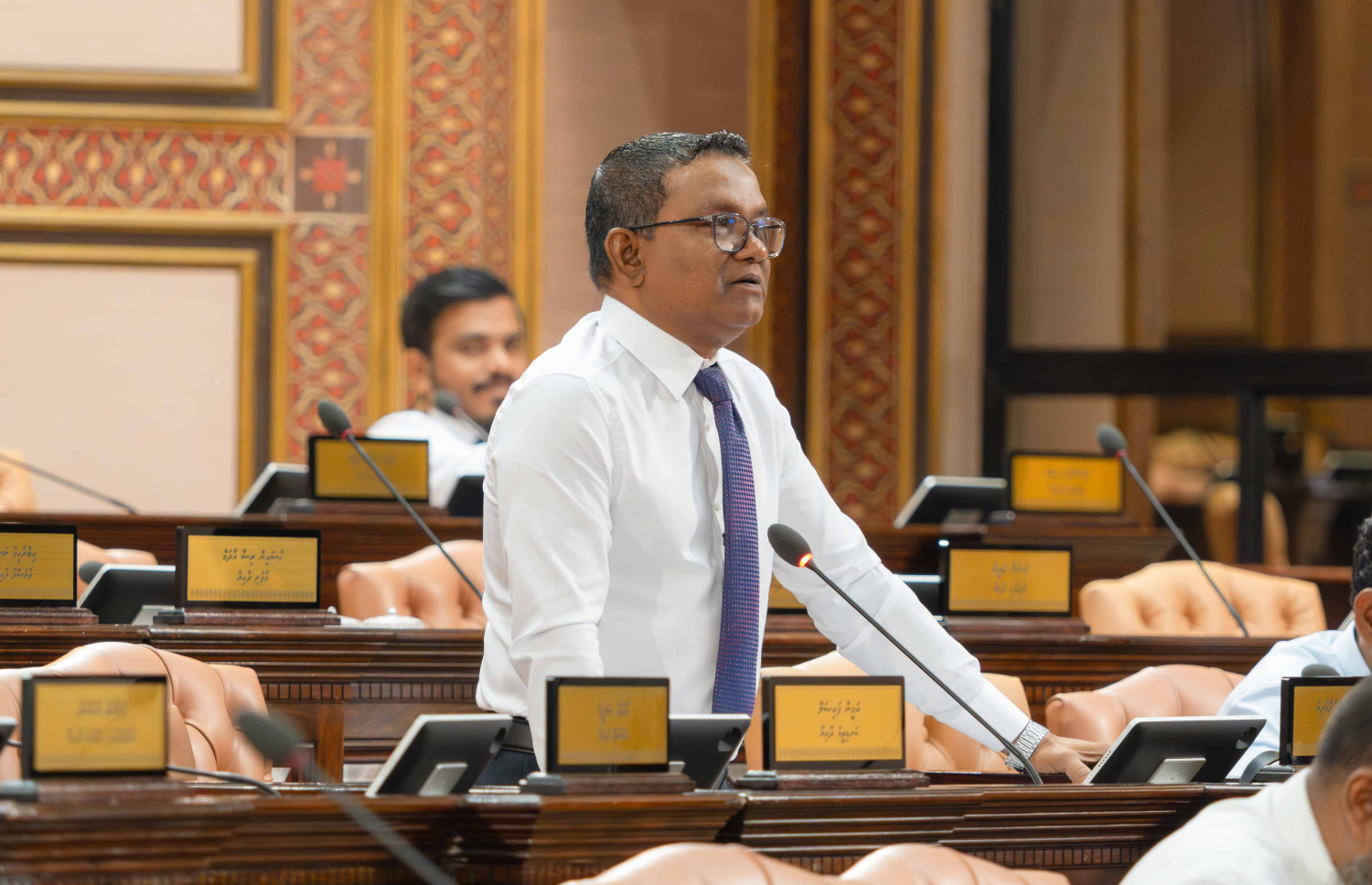 ރައްޔިތުންގެ މަޖިލީހުގެ މިލަންދޫ ދާއިރާގެ މެންބަރު ހަސަން މުފީދު މަޖިލީހުގެ ޖަލްސާއެއްގައި ވާހަކަދައްކަވަނީ. ފޮޓޯ: މަޖިލީހުގެ އިދާރާ