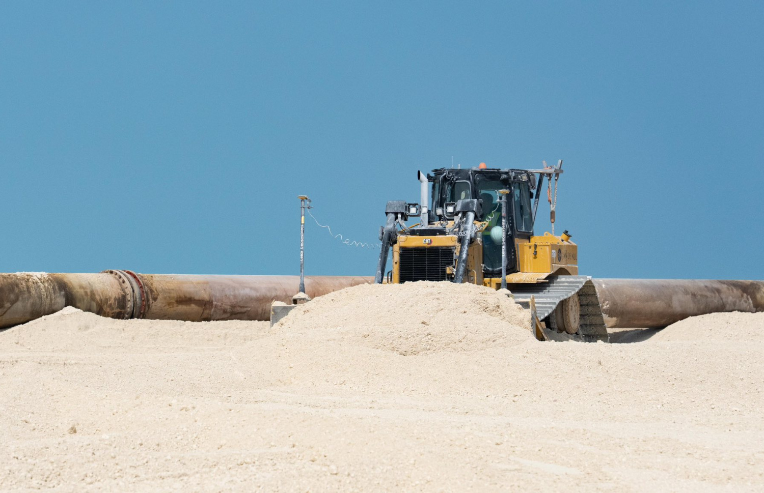 ރަސްމާލެ ހިއްކުމުގެ މަސައްކަތަށް ކުރަނީ.-- ފޮޓޯ: އެމްއޭސީއެލް