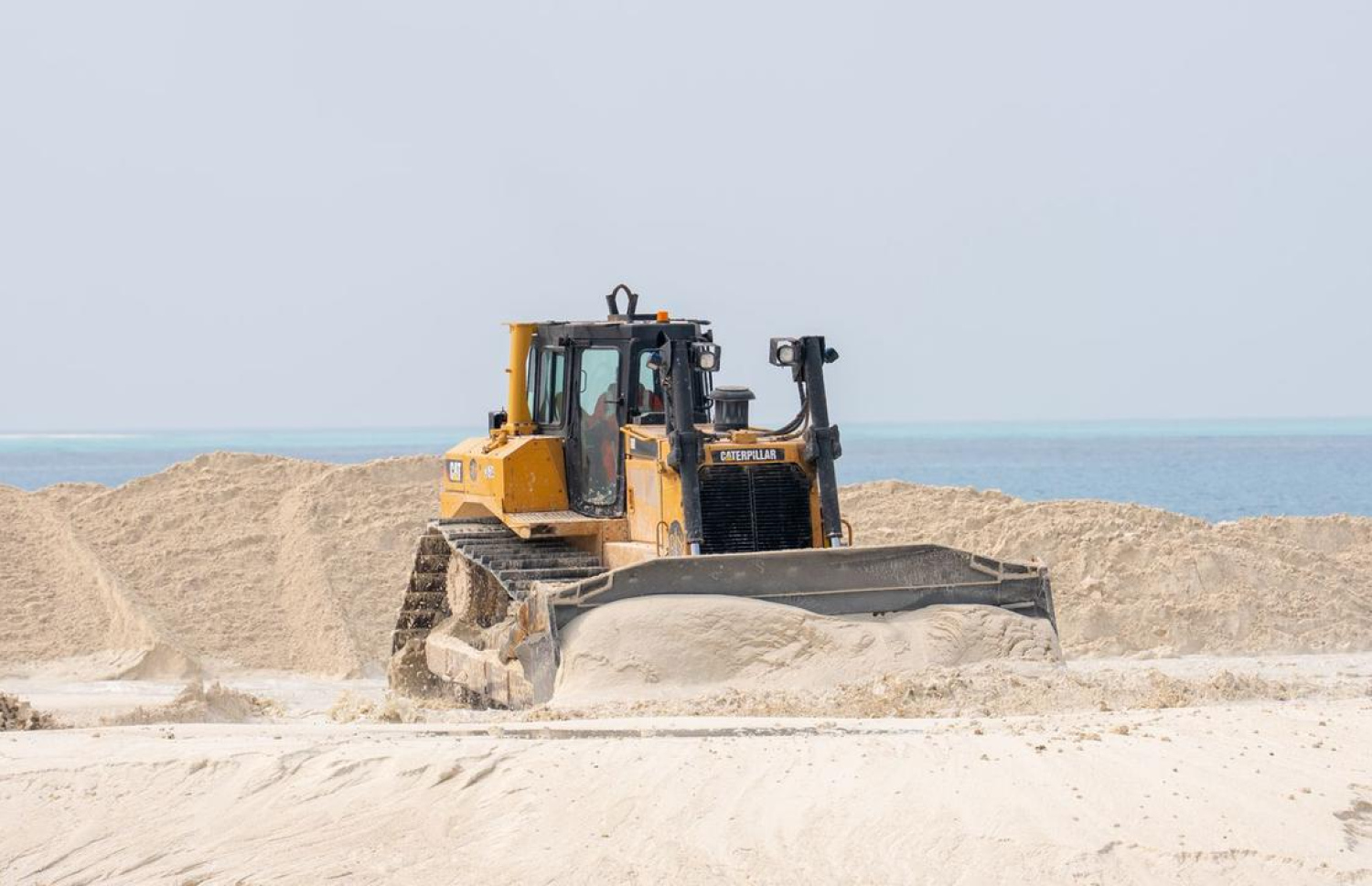 ދިއްދޫ އެއާޕޯޓަށް ބޭނުންވާ ބިން ހިއްކުމުގެ މަސައްކަތް ފެށުމުގެ ތެރެއިން --