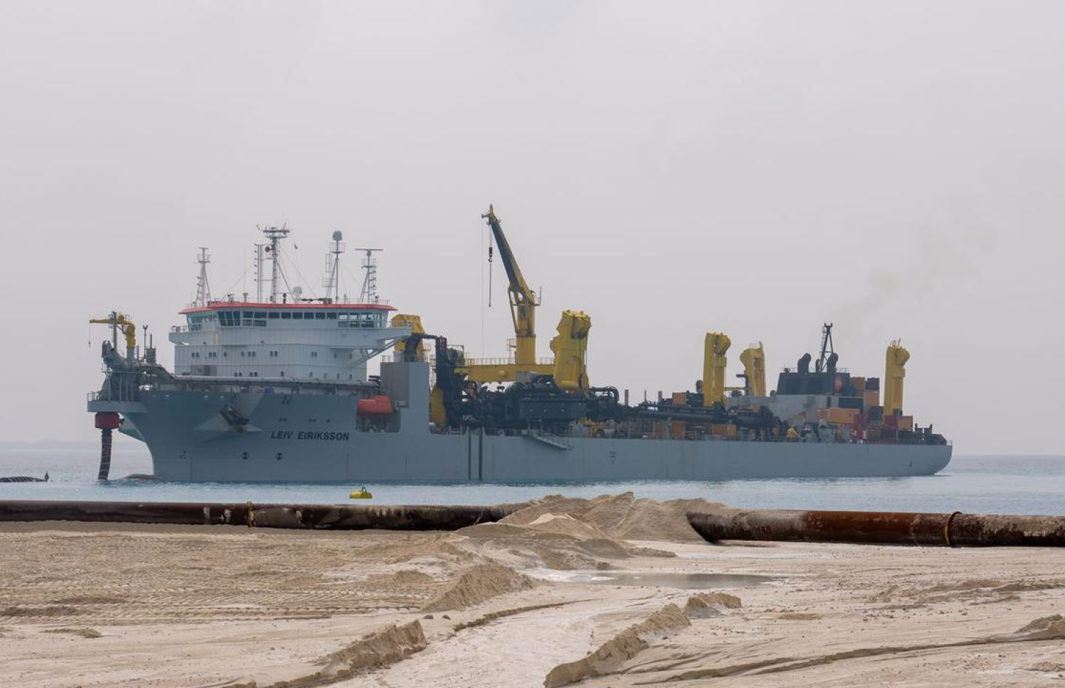 ދިއްދޫ އެއާޕޯޓަށް ބޭނުންވާ ބިން ހިއްކުމުގެ މަސައްކަތް ފެށުމުގެ ތެރެއިން --