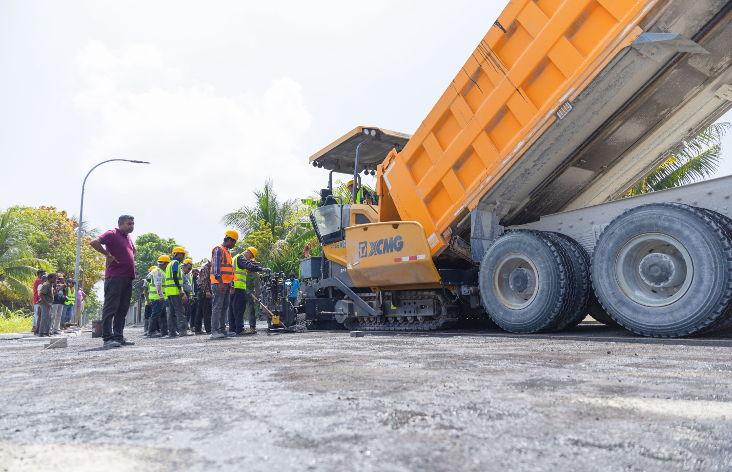 އދ. މާމިގިލި މަގުތައް ޒަމާނީ ފެންވަރަށް ހެދުމުގެ މަސައްކަތް ފެށުން.-- ފޮޓޯ: ހައުސިން މިނިސްޓްރީ