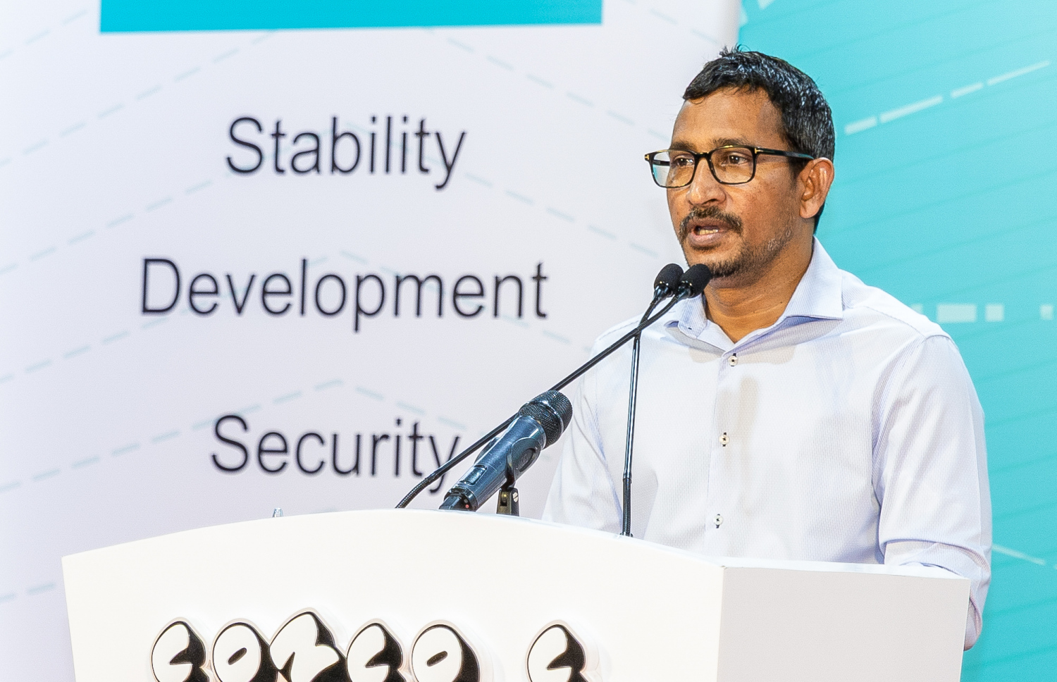 ޕީއެންސީގެ އޮފީހާއި ޖަގަހަ ރަސްމީކޮށް ހުޅުވަން ބޭއްވި ރަސްމިއްޔާތުގައި ޕީއެންސީގެ ޕާލިމެންޓްރީ ގްރޫޕުގެ މެޖޯރިޓީ ލީޑަރު އިބްރާހިމް ފަލާހު ވާހަކަދައްކަނީ -- ފޮޓޯ: މިހާރު