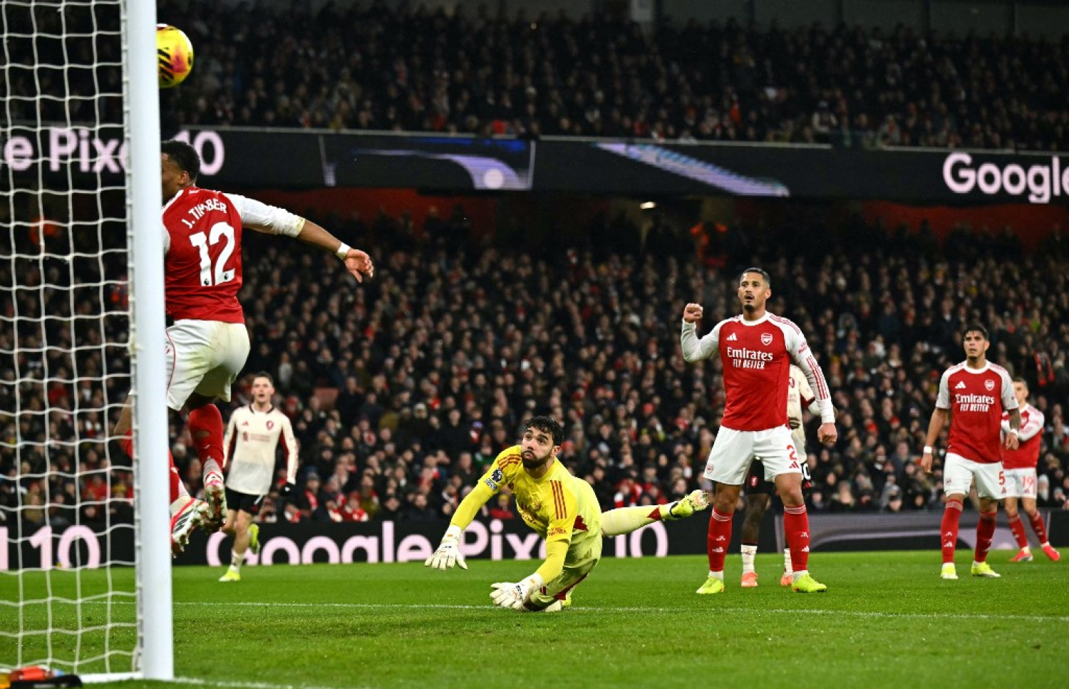 ލިވަޕޫލްގެ ބްރެޑްލީ ފޮނުވާލި ހަމަލާ.-- ފޮޓޯ: އޭއެފްޕީ