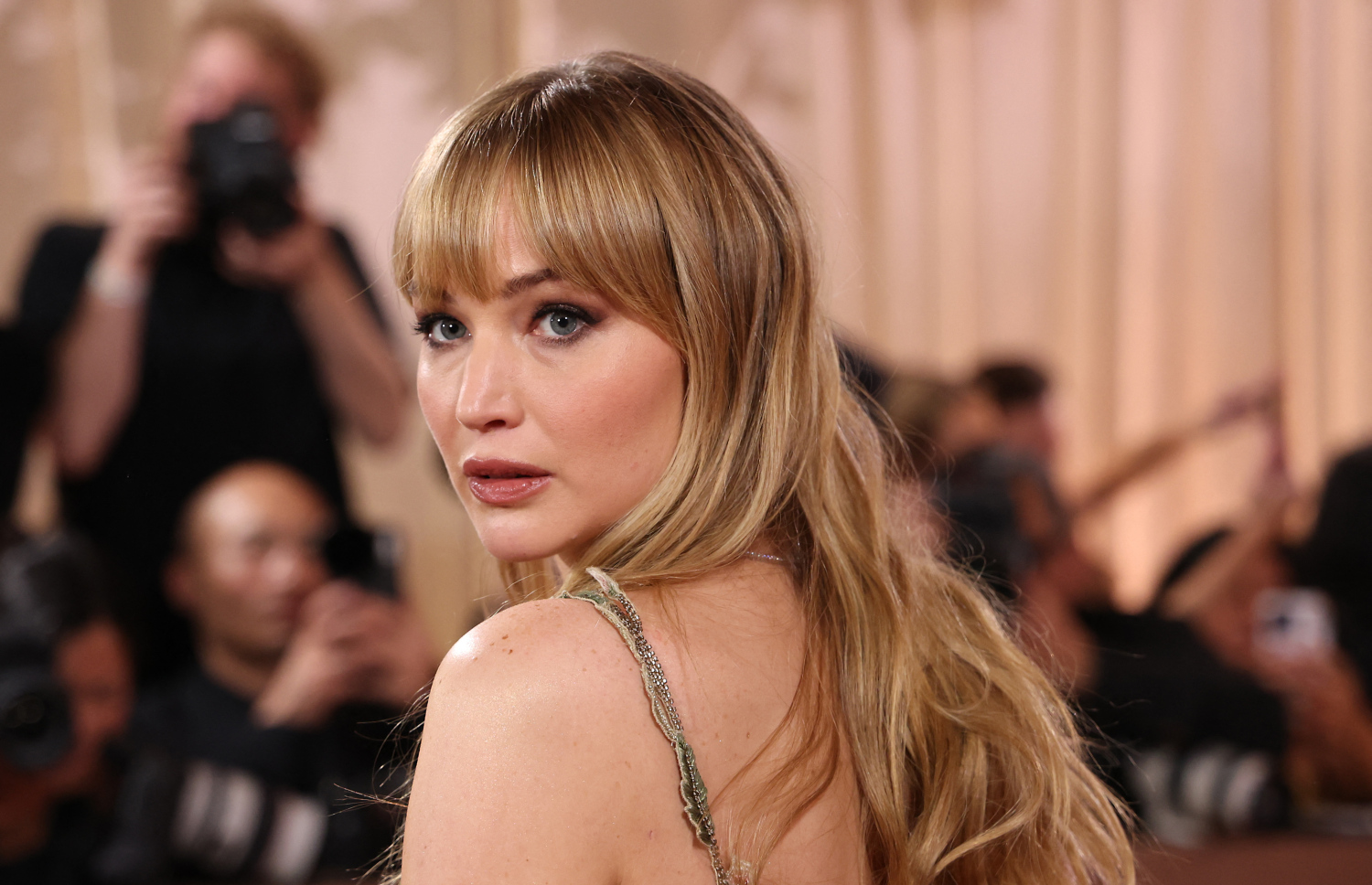 ގޯލްޑެން ގްލޯބްސް 2026: ގޯލްޑެން ގްލޯބްސް އެވޯޑުގެ ރެޑްކާޕެޓުގައި އެމެރިކާގެ އެކްޓްރެސް ޖެނިފާ ލޯރެންސް.-- ފޮޓޯ: އޭއެފްޕީ