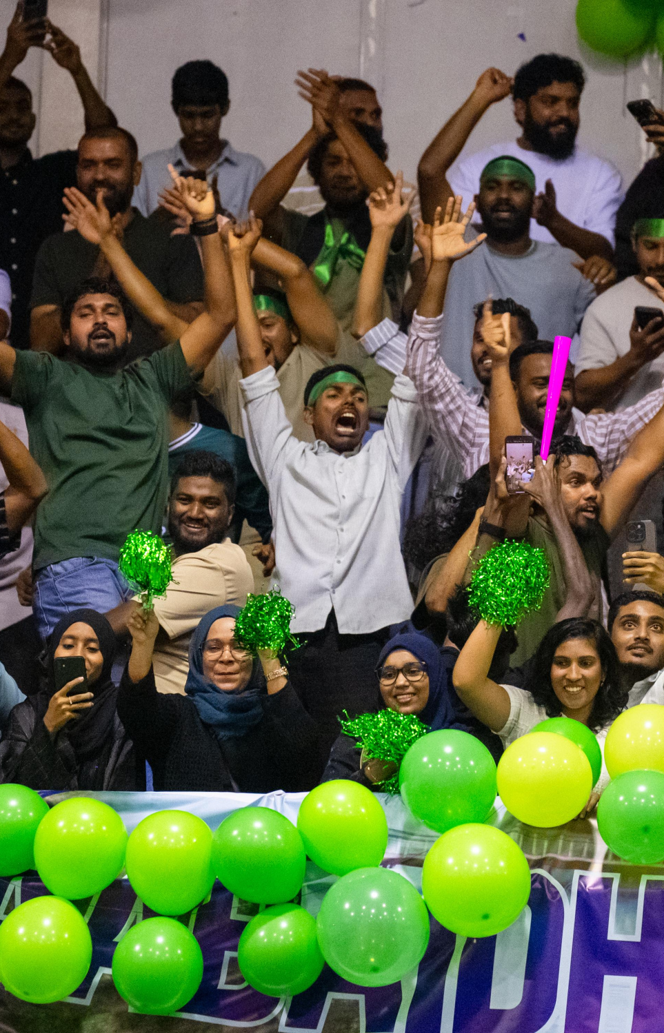 ވީއޭއެމް ރާއްޖެ ސުޕަ ލީގުގެ ފައިނަލު މެޗުގައި މާބައިދޫގެ ސަޕޯޓަރުން އުފާފާޅު ކުރަނީ --- ފޮޓޯ: ފަޔާޒު މޫސާ | މިހާރު