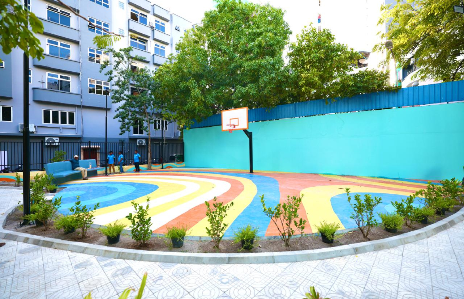 ގަލޮޅު ސިޓީ ޕާކުގައި ހަދާފައިވާ ތުރީ-އޮން-ތުރީ ބާސްކެޓްބޯޅަ ކޯޓު.-- ފޮޓޯ: މާލޭ ސިޓީ ކައުންސިލް