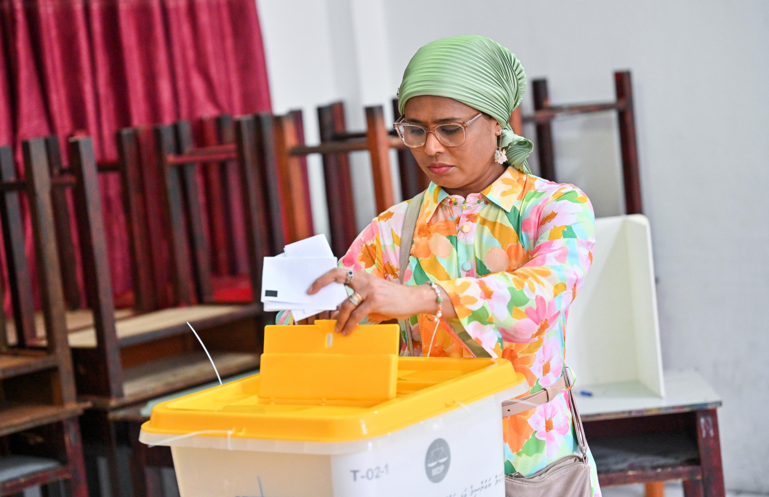 ކައުންސިލް އިންތިހާބަށް ކެންޑިޑޭޓުން ކަނޑައެޅުމަށް އެމްޑީޕީން ބާއްވާ ޕްރައިމަރީގެ ތެރެއިން - ފޮޓޯ: ފަޔާޒު މޫސާ | މިހާރު