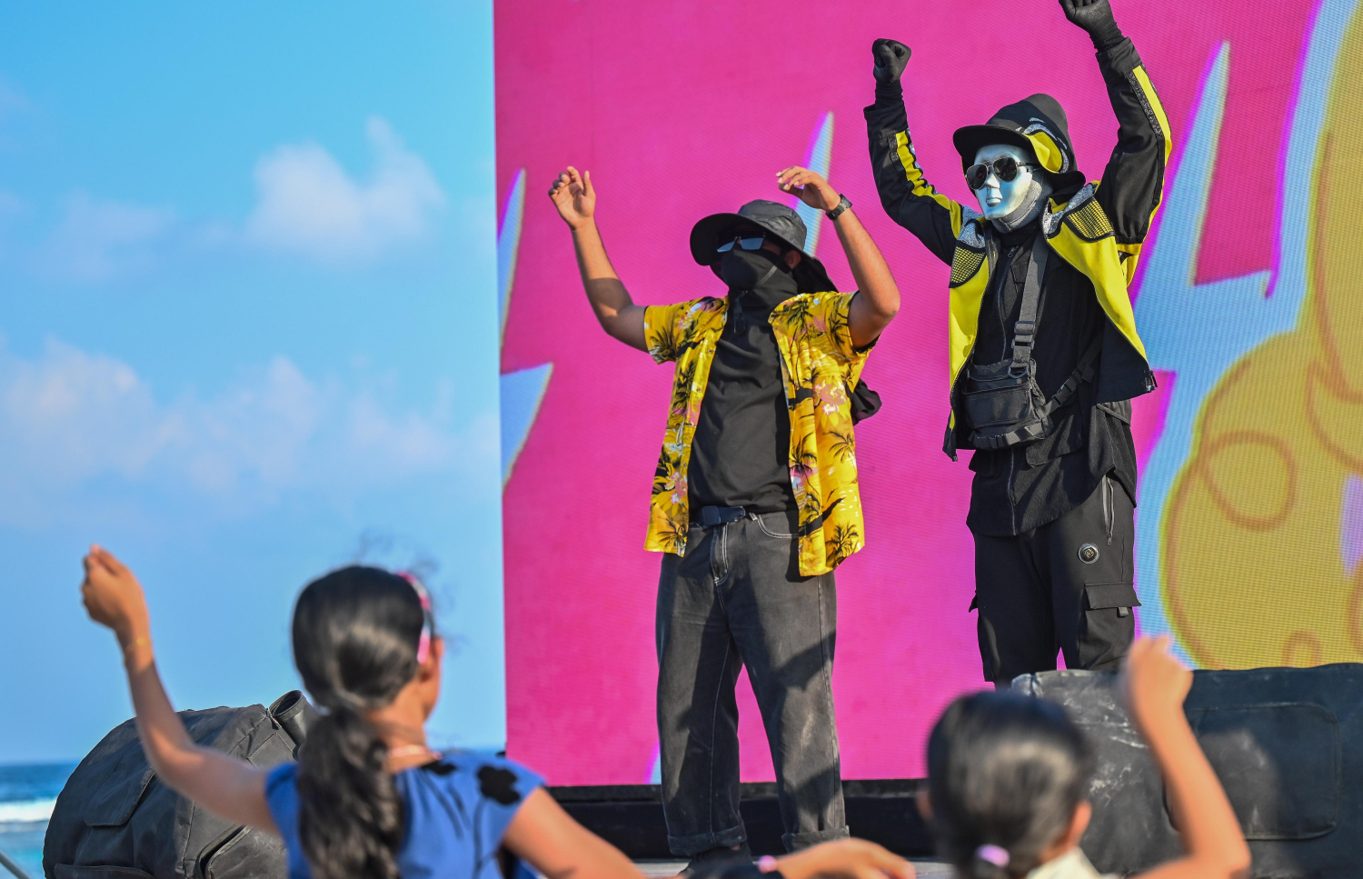 ލޯންޗުގެ ނަސީބުވެރިޔާ ހޮވުމަށް މިއަދު އޮތް ހަރަކާތް.. -- ފޮޓޯ: ފަޔާޒް މޫސާ | މިހާރު