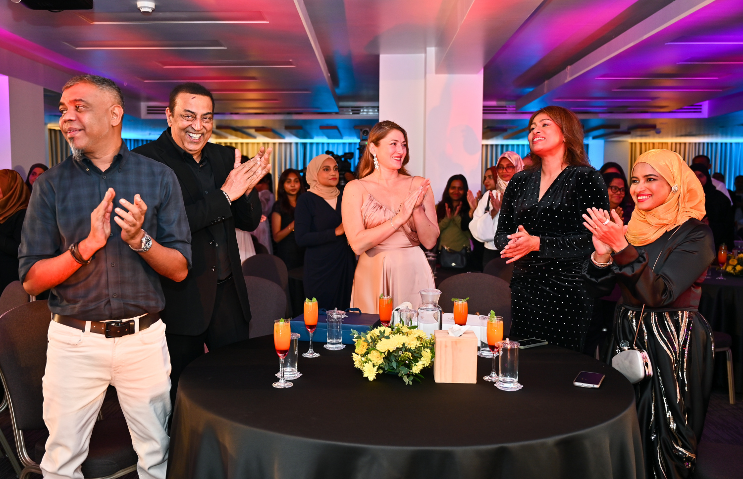 އަނާސް ރަސްމީކޮށް ލޯންޗުކުރަން ބޭއްވި ހާއްސަ ހަފްލާ. -- ފޮޓޯ: ފަޔާޒް މޫސާ | މިހާރު