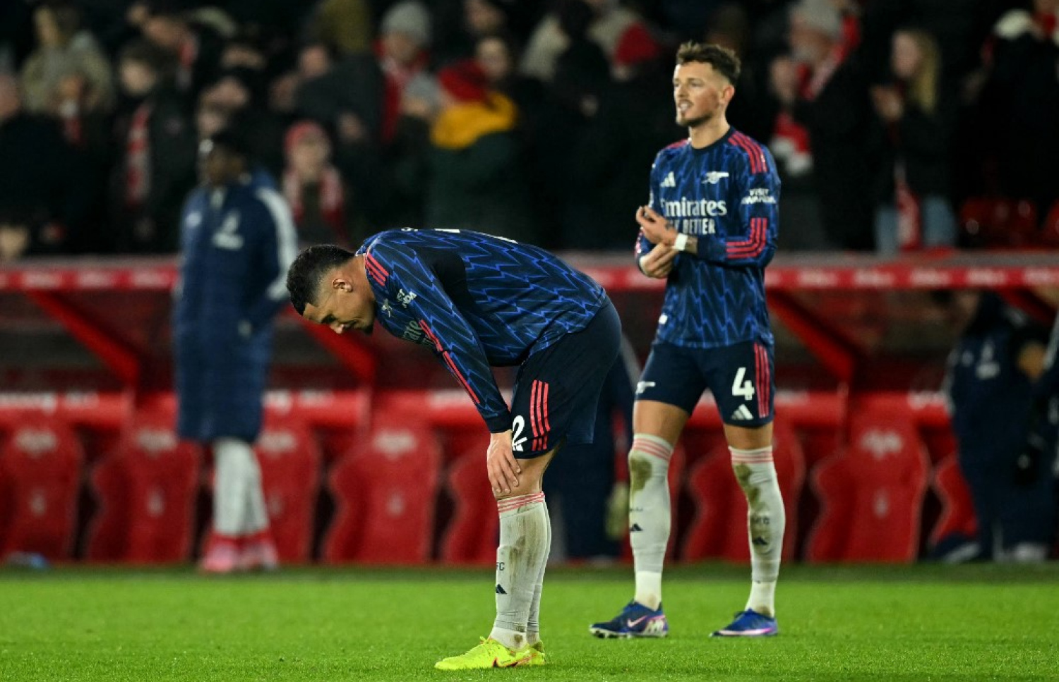 ފޮރެސްޓާ ދެކޮޅަށް ކުޅުނު މެޗަށް ފަހު އާސެނަލްގެ ކުޅުންތެރިން.-- ފޮޓޯ: އޭއެފްޕީ