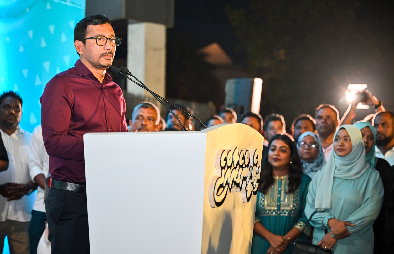 ޕީއެންސީގެ ފަރާތުން މާލޭ މޭޔަރު ކަމަށް ވާދަކުރާ މޫސާ އަލީ ޖަލީލުގެ ކެމްޕެއިން ޖަގަހަ ހުޅުވުމަށް ބޭއްވި ރަސްމިއްޔާތުގައި ޕީއެންސީގެ ޕީޖީ ގްރޫޕްގެ ލީޑަރު އަދި އިނގުރައިދޫ ދާއިރާގެ މަޖިލިސް މެމްބަރު އިބްރާހިމް ފަލާހު ވާހަކަދައްކަވަނީ -- ފޮޓޯ: ފަޔާުޒު މޫސާ | މިހާރު