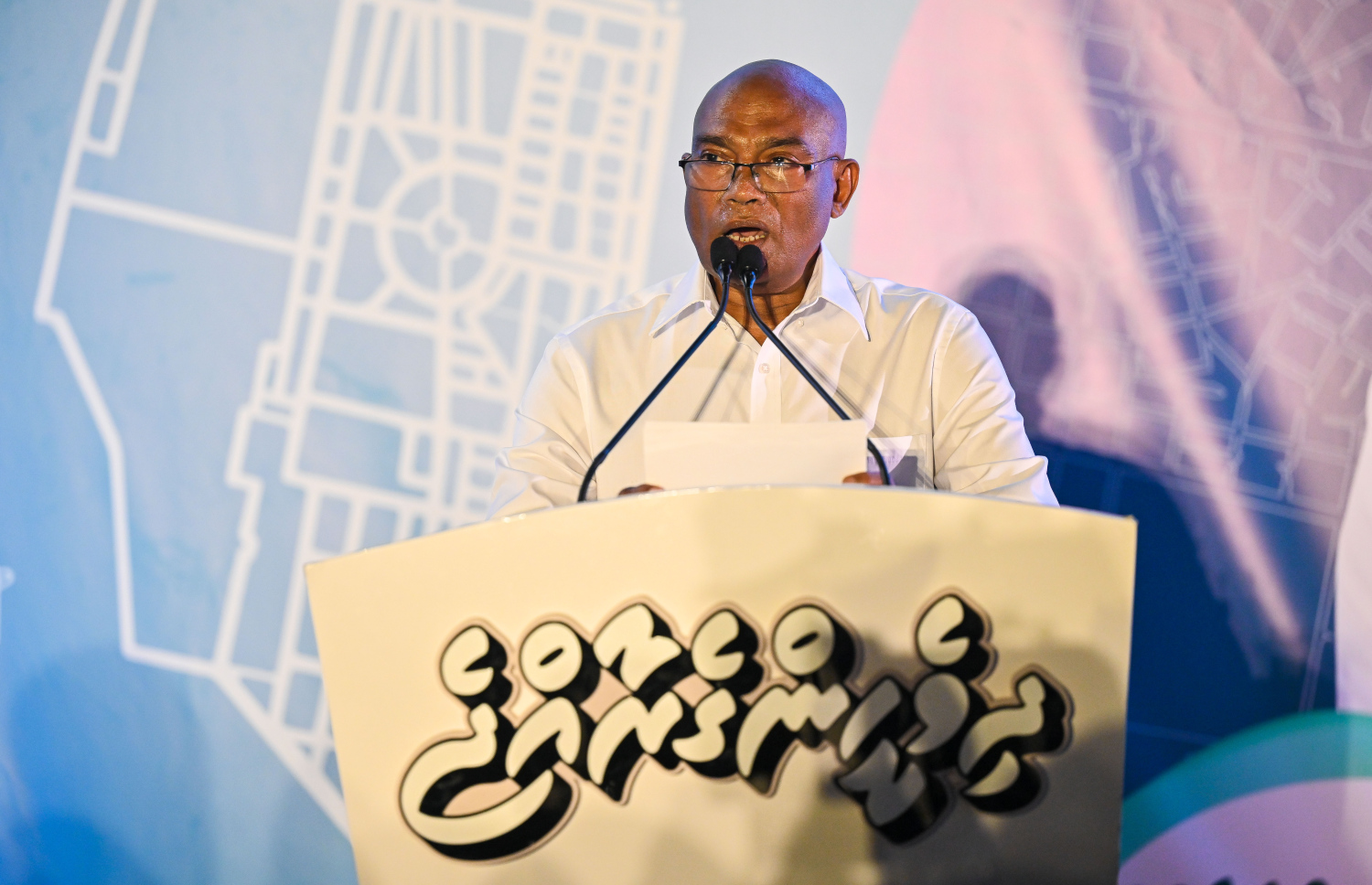 އަންނަ އޭޕްރީލް މަހުގެ ހަތަރު ވަނަ ދުވަހު ބާއްވާ ކައުންސިލްތަކުގެ އިންތިހާބުގައި މޭޔަރު ކަމަށް ވާދަކުރައްވާ މޫސާ އަލީ ޖަލީލުގެ ކެމްޕެއިން ޖަގަހަ ހުޅުވުމަށް ބޭއްވި ރަސްމިއްޔާތުގައި ޖަލީލު ވާހަކަދައްކަވަނީ -- ފޮޓޯ: ފަޔާޒު މޫސާ | މިހާރު