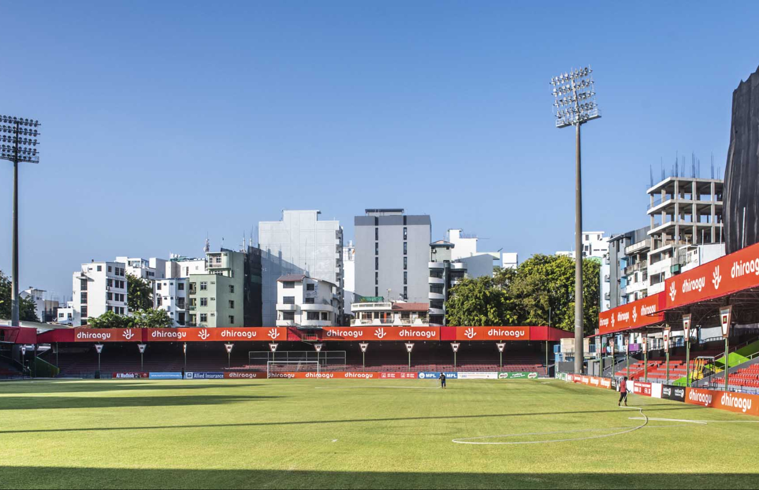 ގައުމީ ފުޓްބޯޅަ ދަނޑުގެ ގޮތުގައި މިހާރު ބޭނުން ކުރާ ގަލޮޅު ދަނޑު، ސްޕޯޓްސް މިނިސްޓަރު ވިދާޅުވީ އެ ދަނޑު އުވާލައި، ގައުމީ ފުޓްބޯޅަ ސްޓޭޑިއަމް ހުޅުމާލޭގައި އިމާރާތް ކުރުމަށް ހަމަޖެހިފައިވާ ކަމަށް