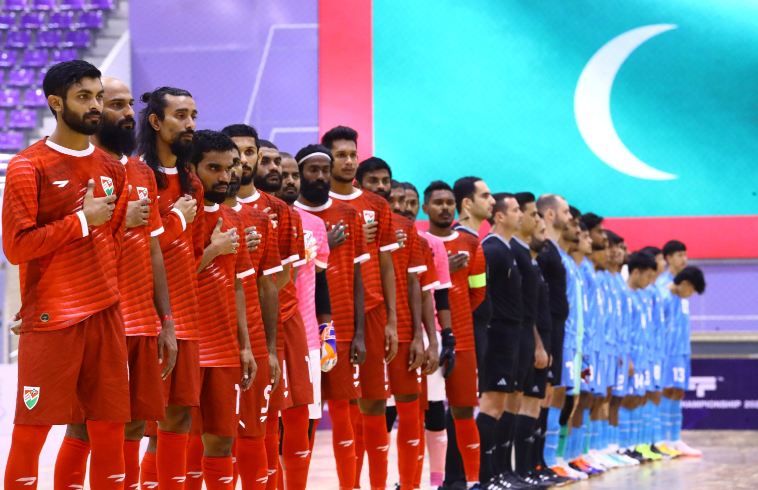 ރާއްޖޭގެ ގައުމީ ފުޓްސަލް ޓީމު ގައުމީ ސަލާމަށް ހުއްޓިގެން --- ފޮޓޯ: ސާފް