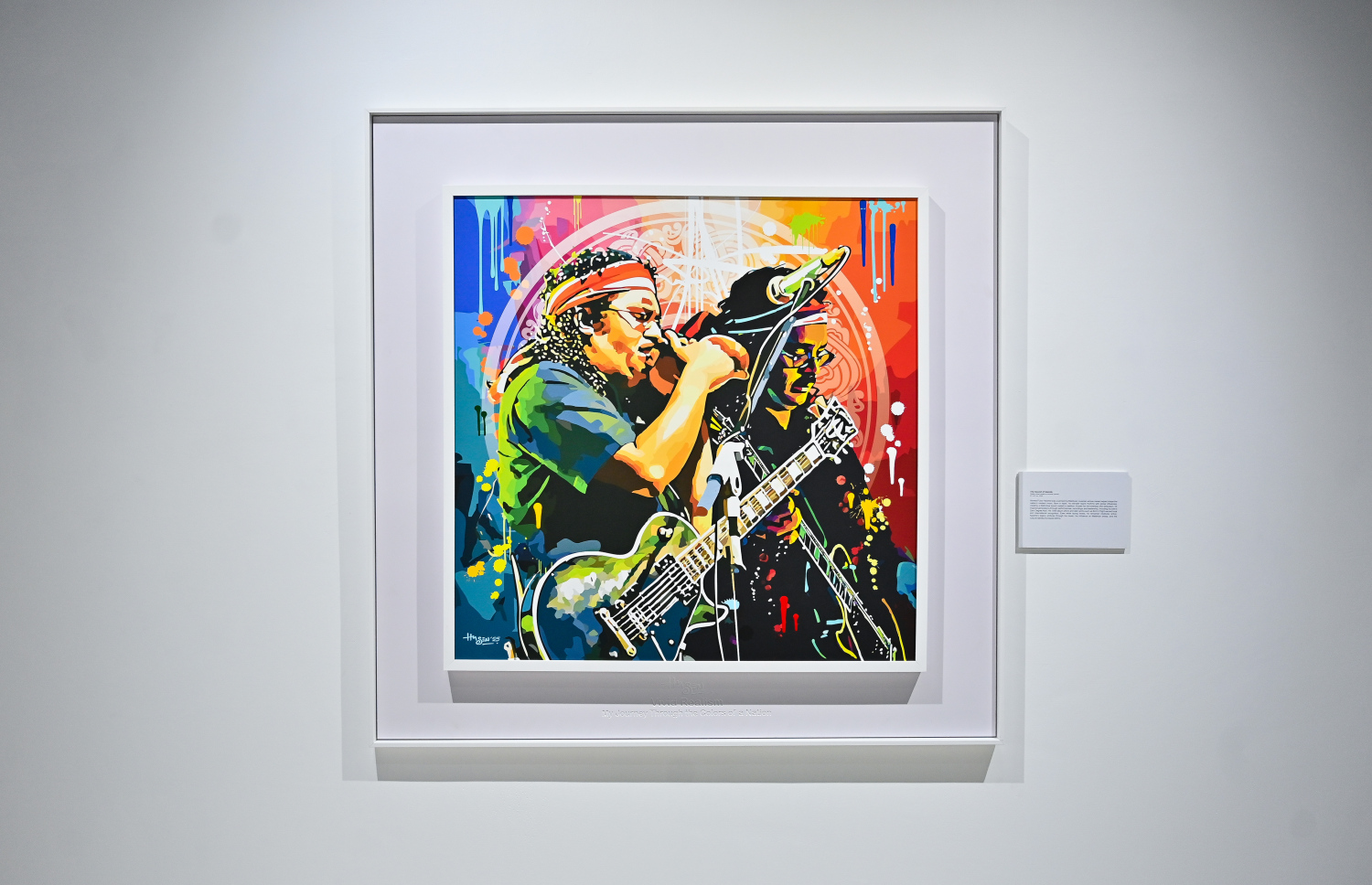 ކުރެހުންތެރިޔާ ހުސައިން އަލީ މަނިކުގެ "ވިވިޑް ރިއަލިޒަމް - ބައި ހުސައިން" އާޓް އެގްޒިބިޝަންގައި ހުސެއިންގެ ކުރެހުންތައް ދައްކާލަން ބަހައްޓާފައި.-- ފޮޓޯ: ފަޔާޒު މޫސާ | މިހާރު